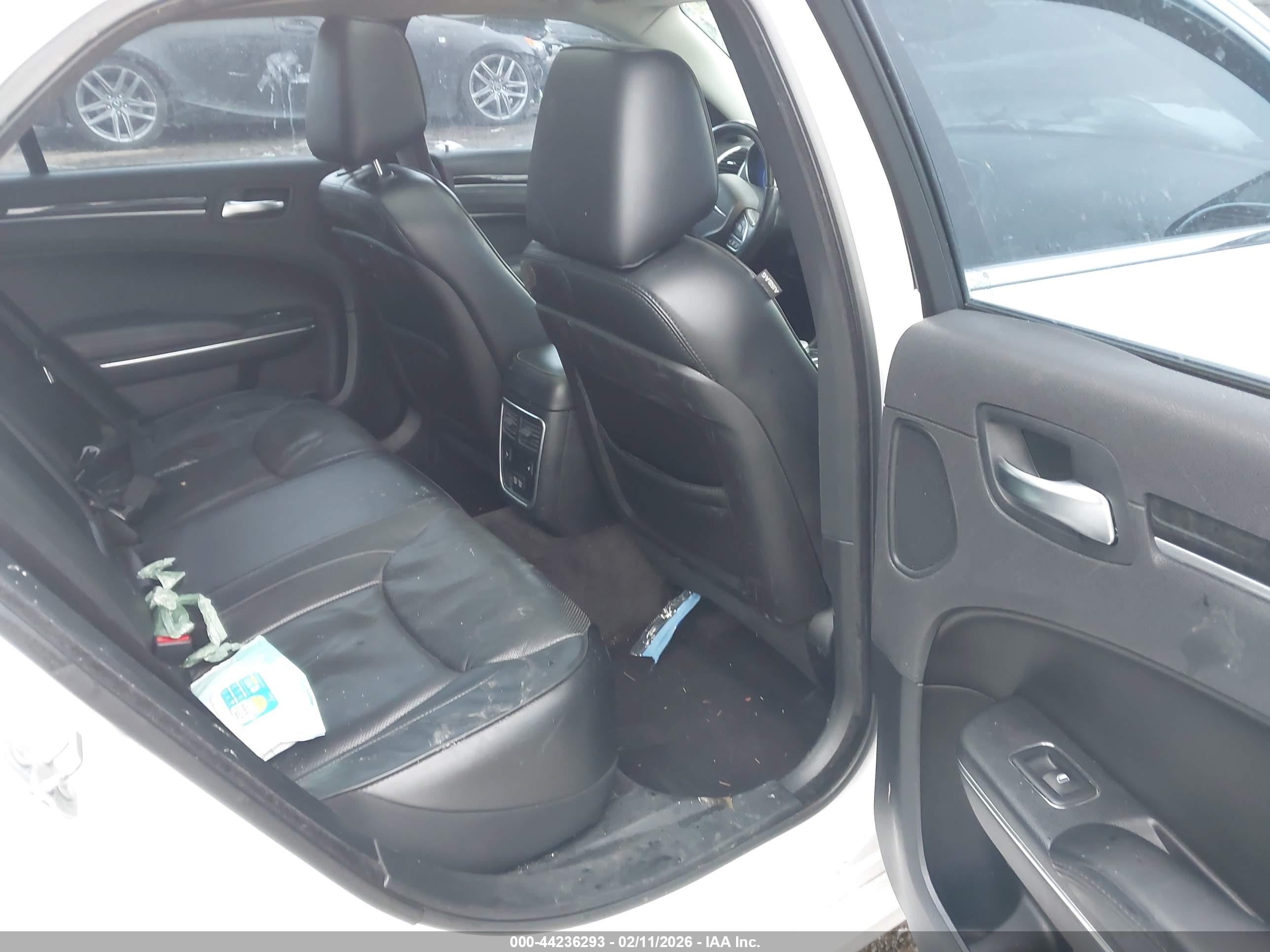 CHRYSLER 300C image 8