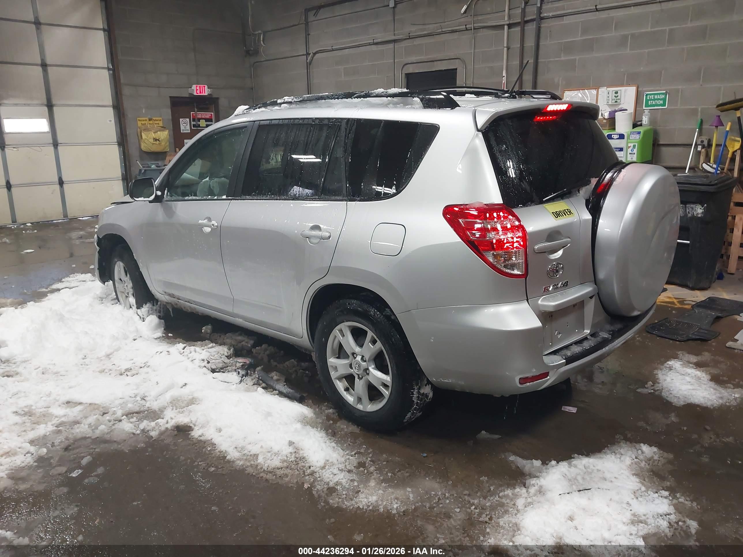 TOYOTA RAV4 image 3