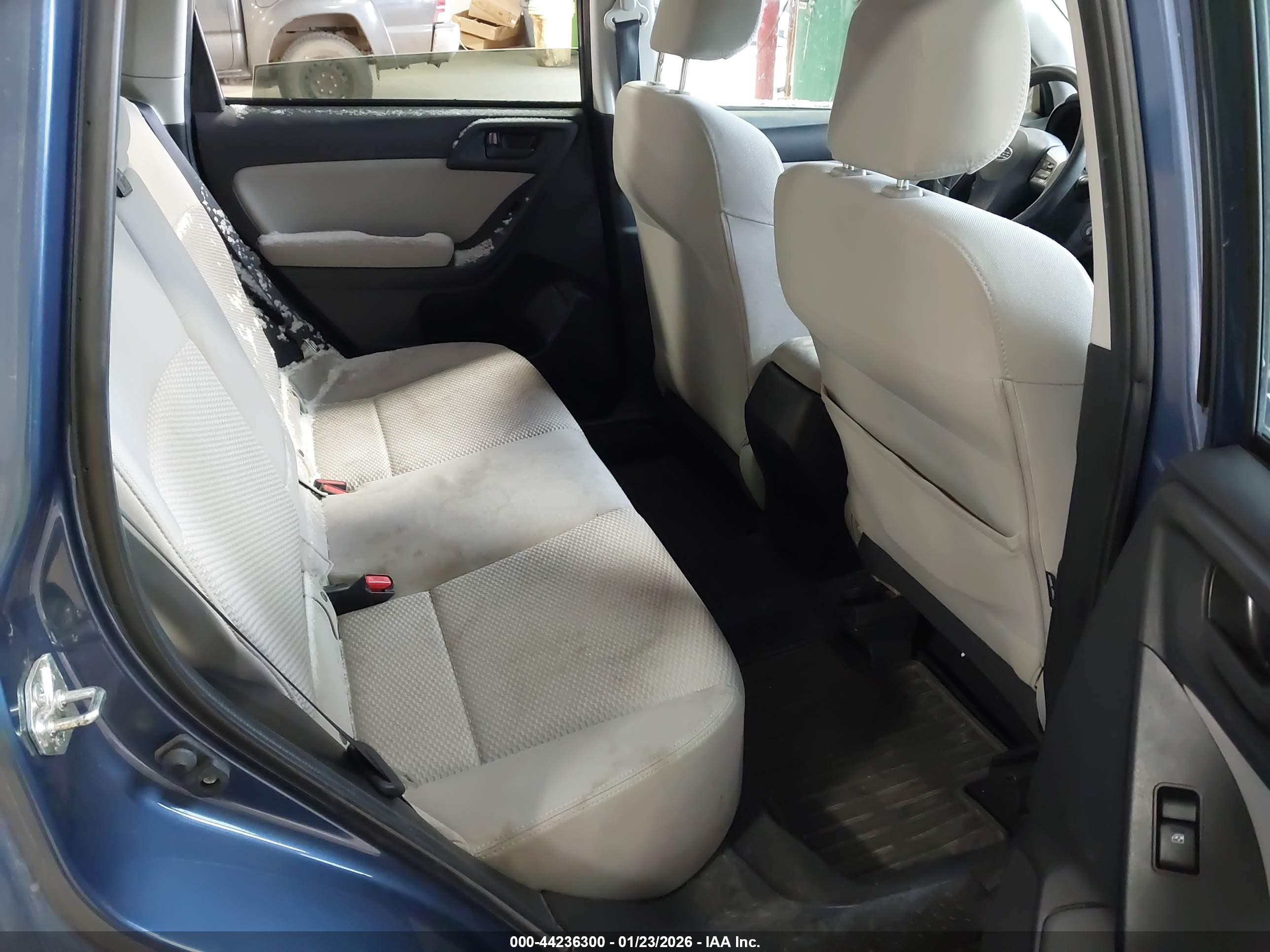SUBARU FORESTER image 8