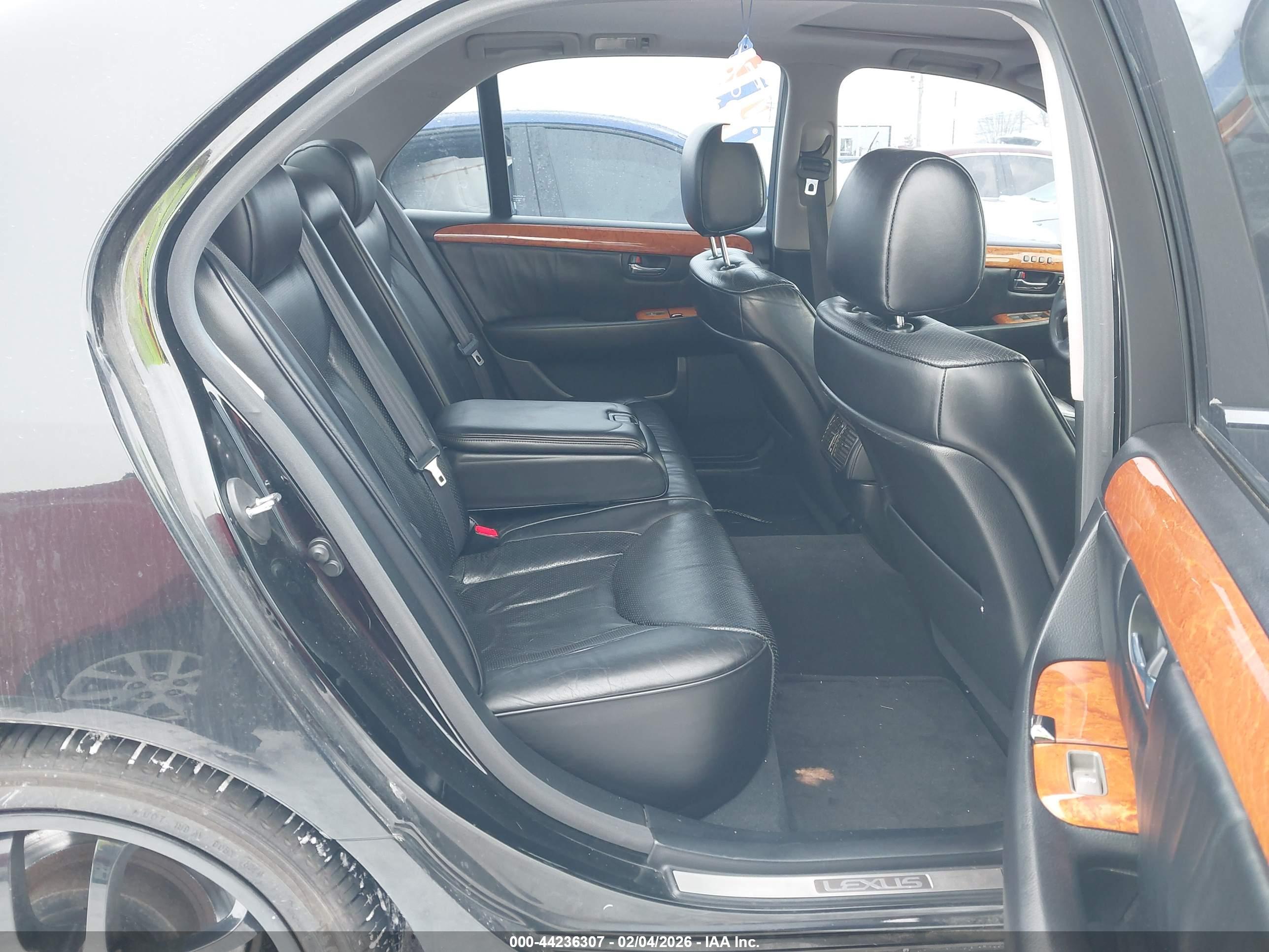 LEXUS LS image 8