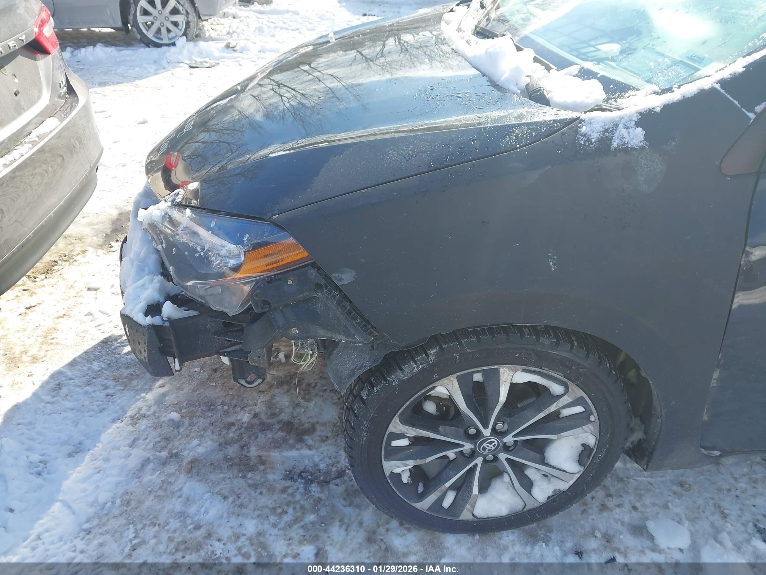 TOYOTA COROLLA image 6