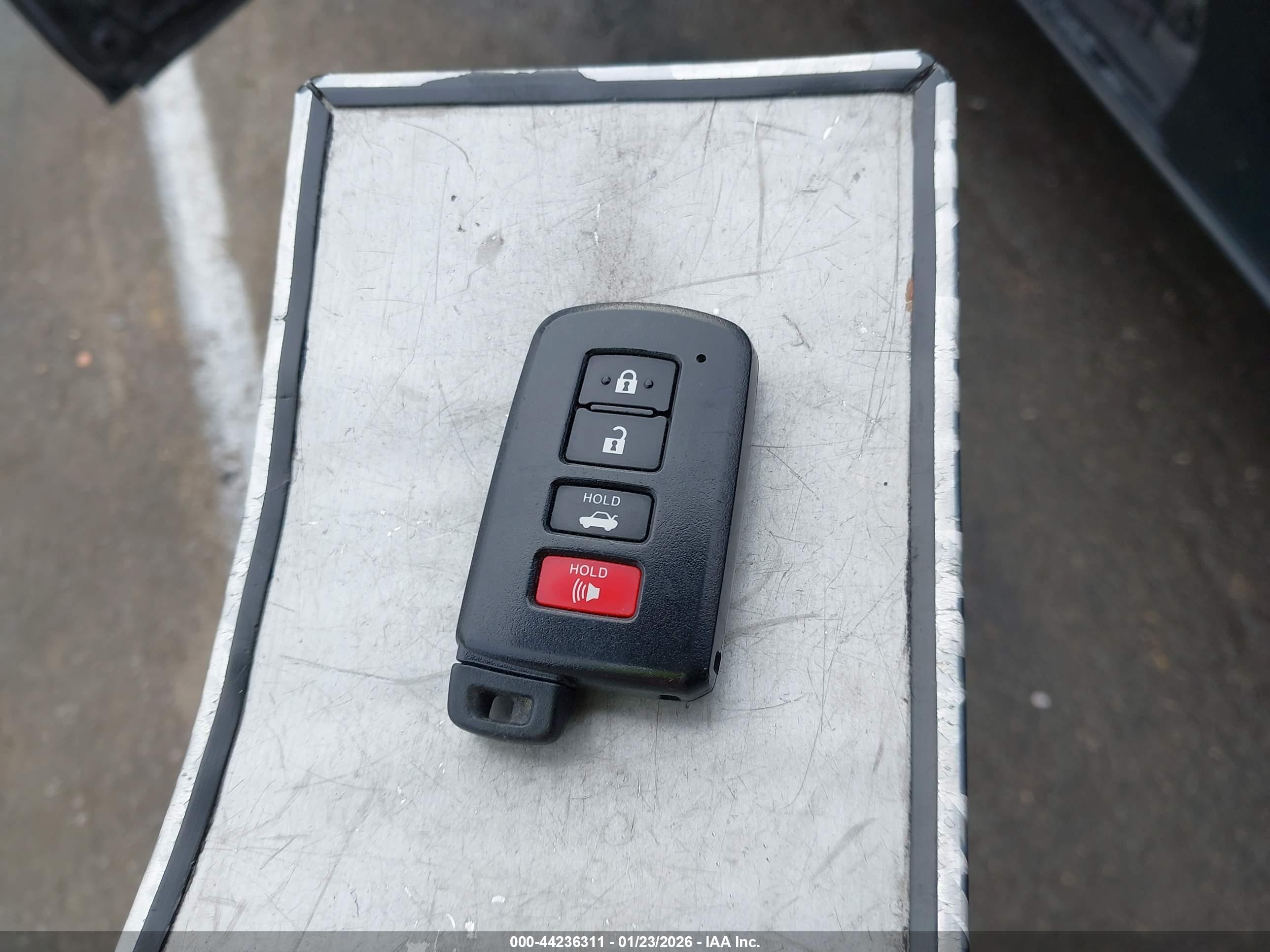 TOYOTA CAMRY image 11