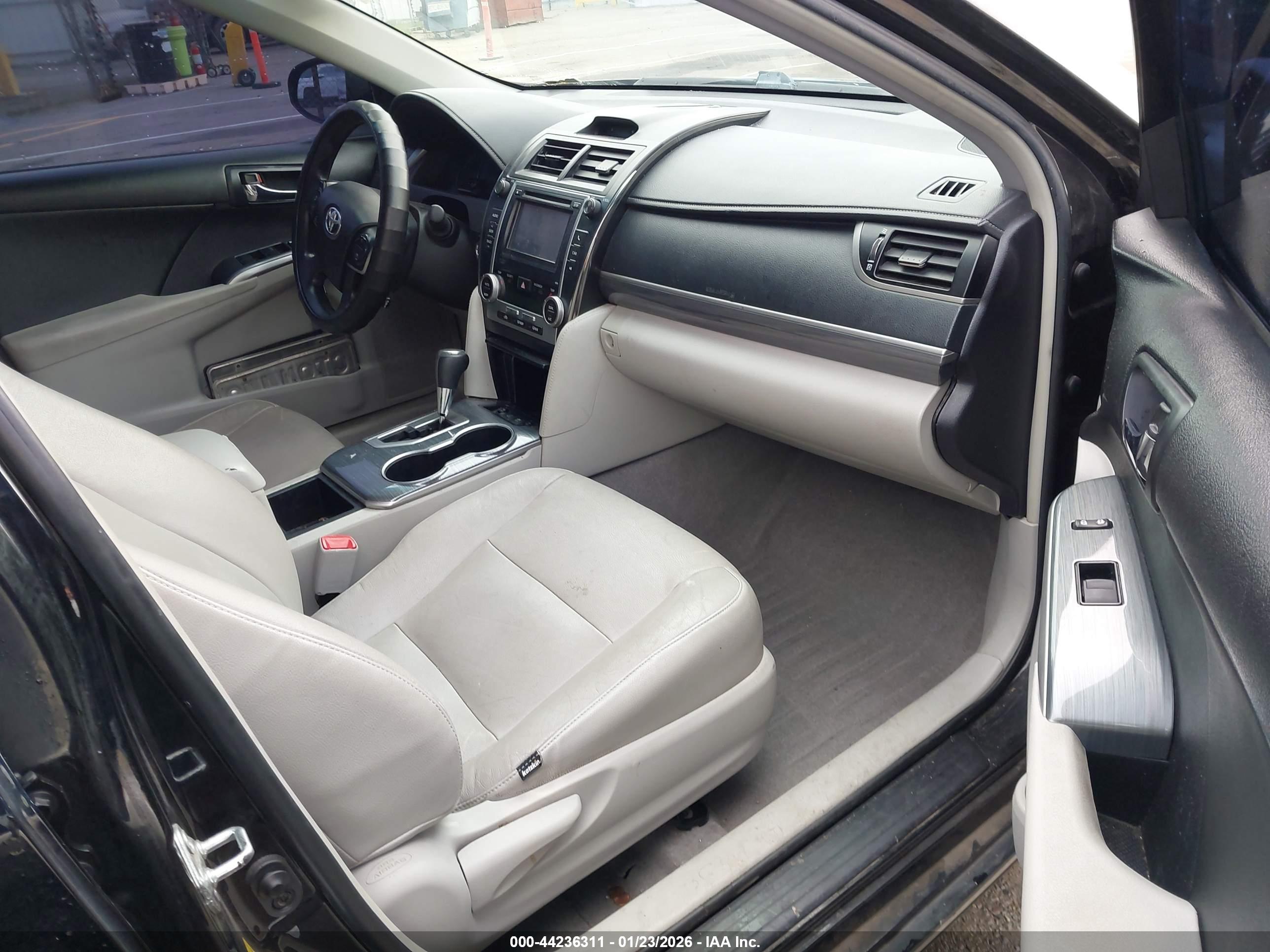 TOYOTA CAMRY image 5