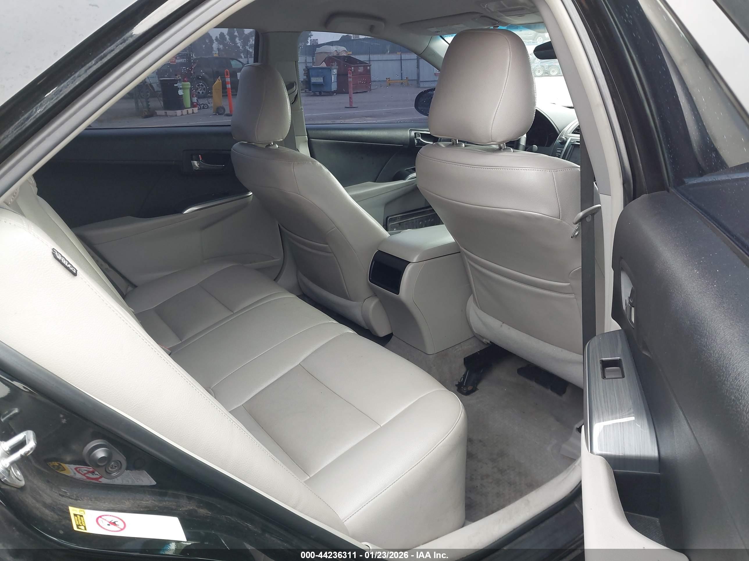 TOYOTA CAMRY image 8