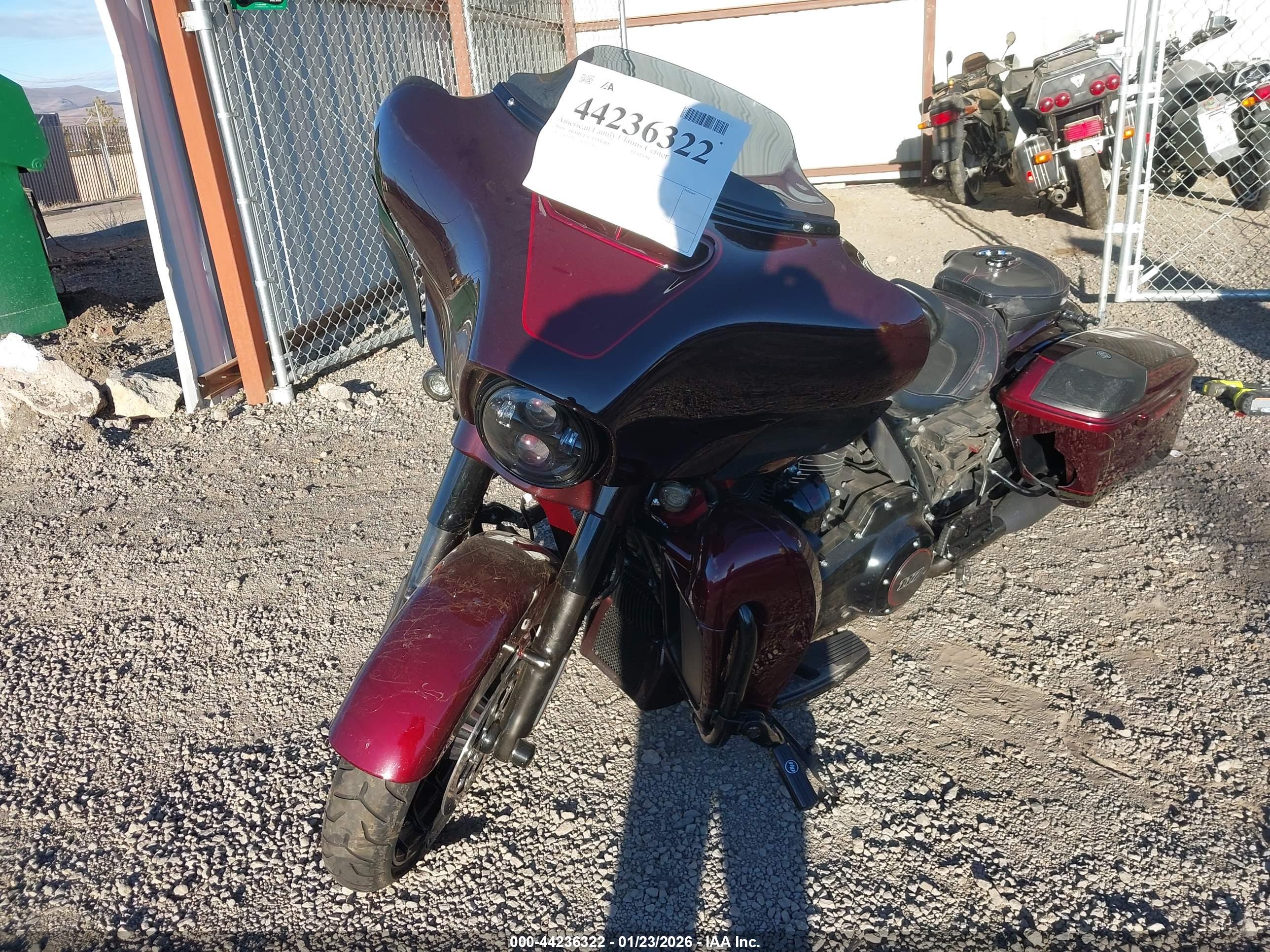 HARLEY-DAVIDSON FLHXSE image 2