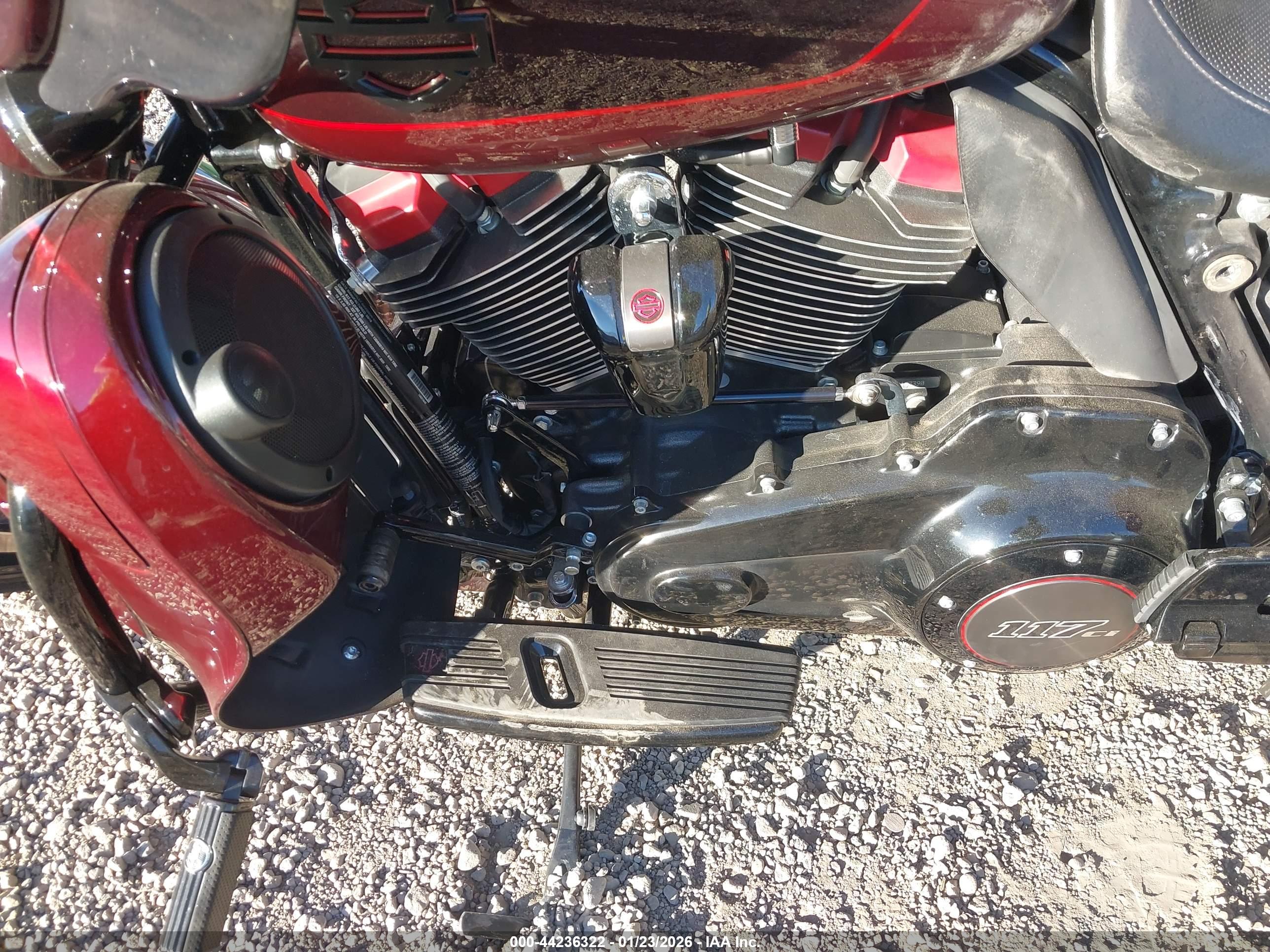 HARLEY-DAVIDSON FLHXSE image 9