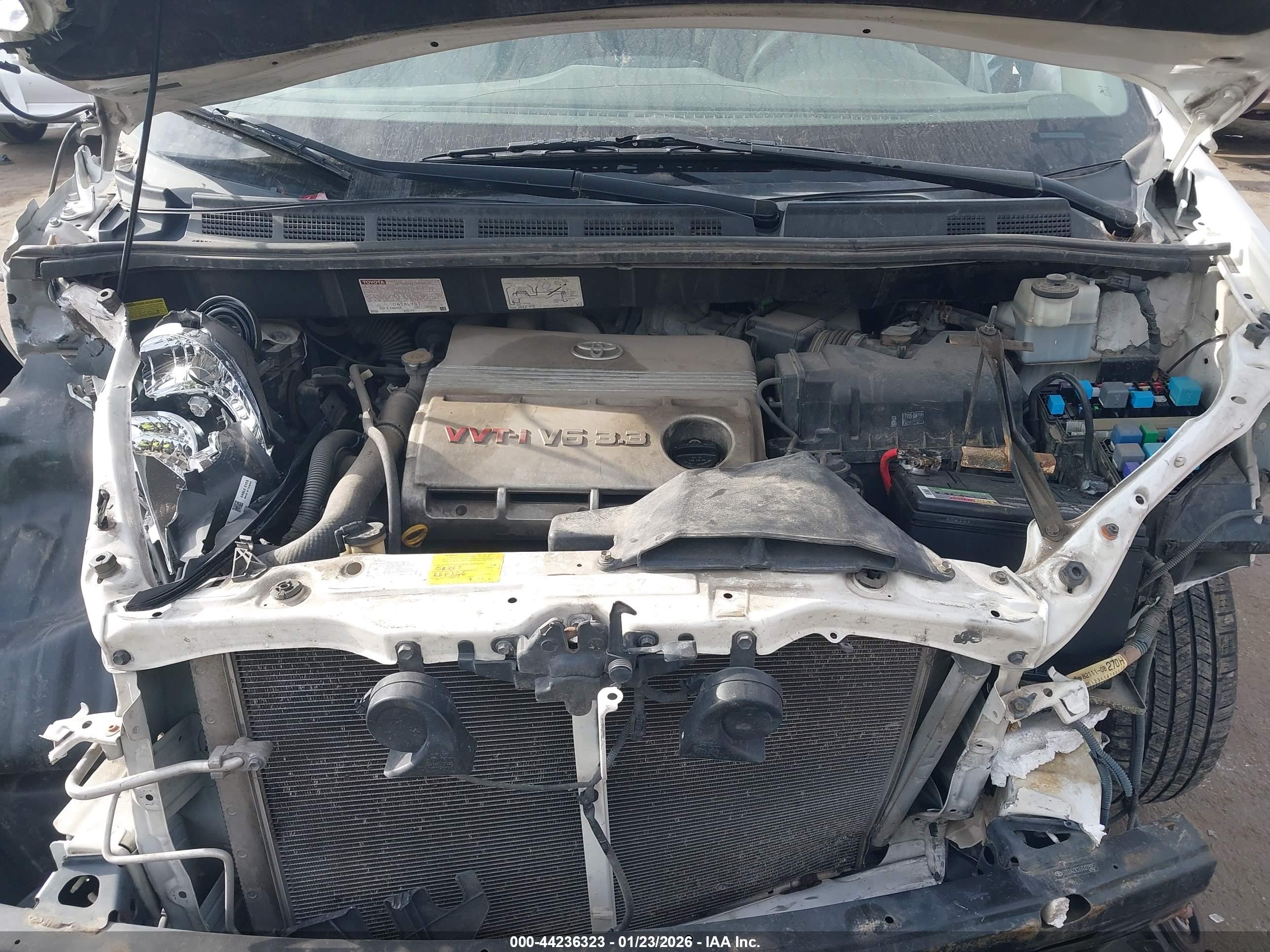 TOYOTA SIENNA image 10