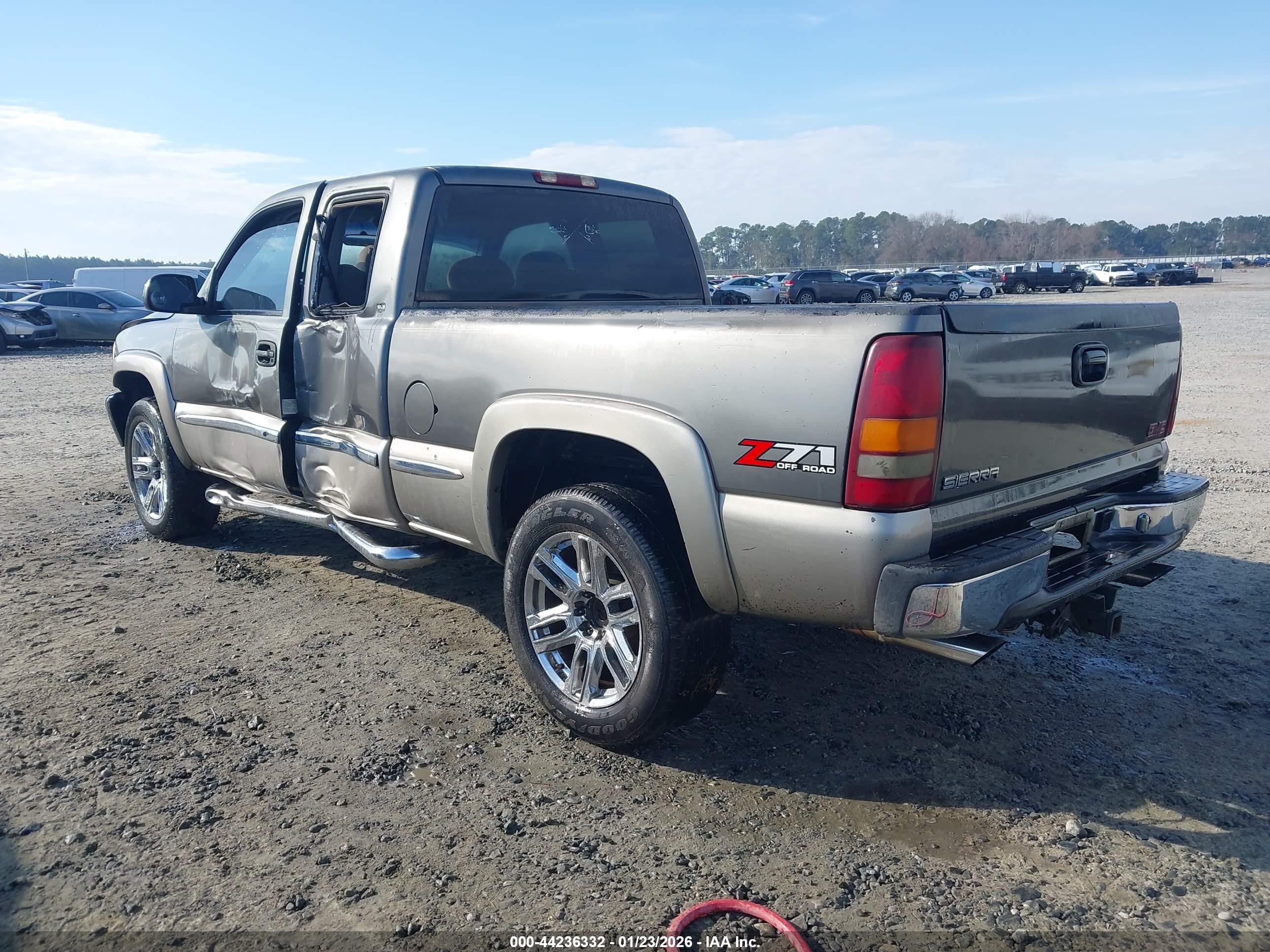 GMC SIERRA image 3