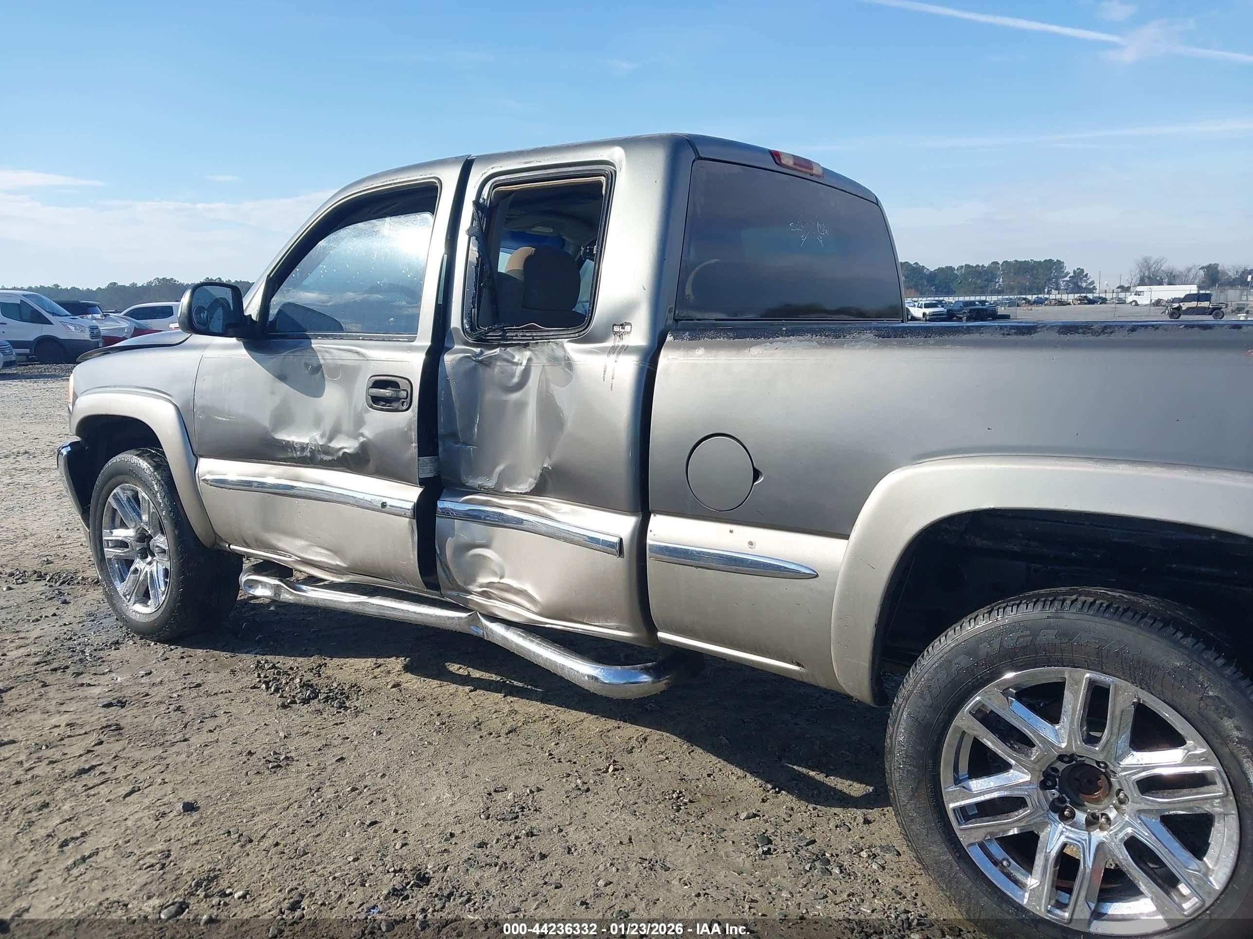 GMC SIERRA image 6