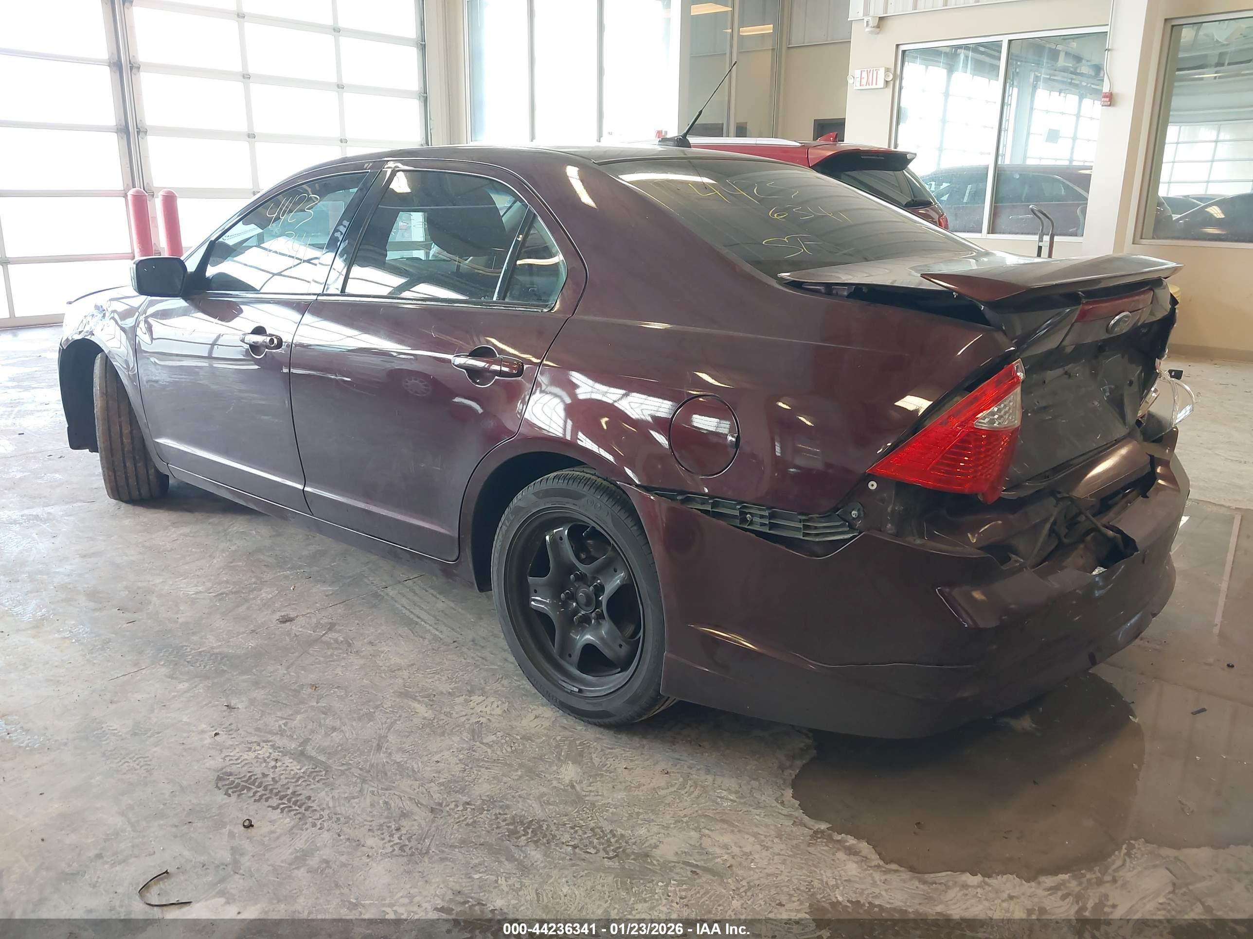 FORD FUSION image 3