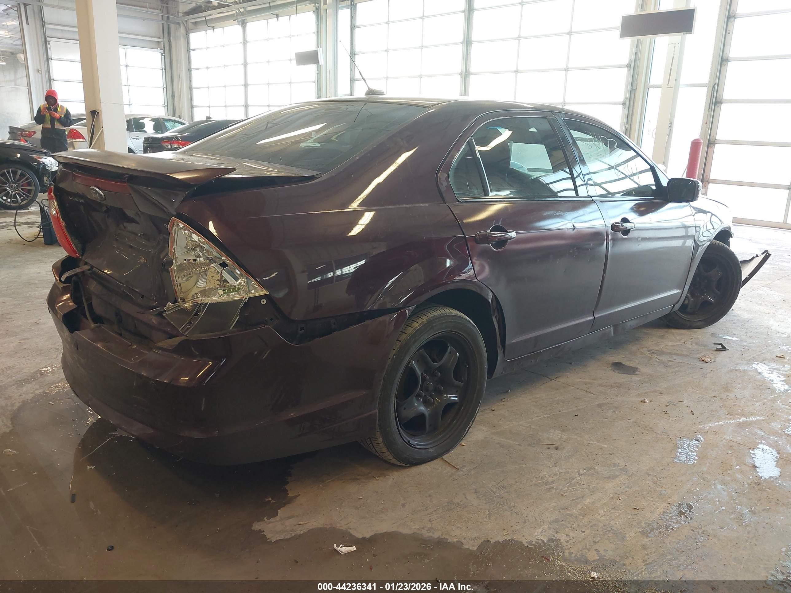 FORD FUSION image 4
