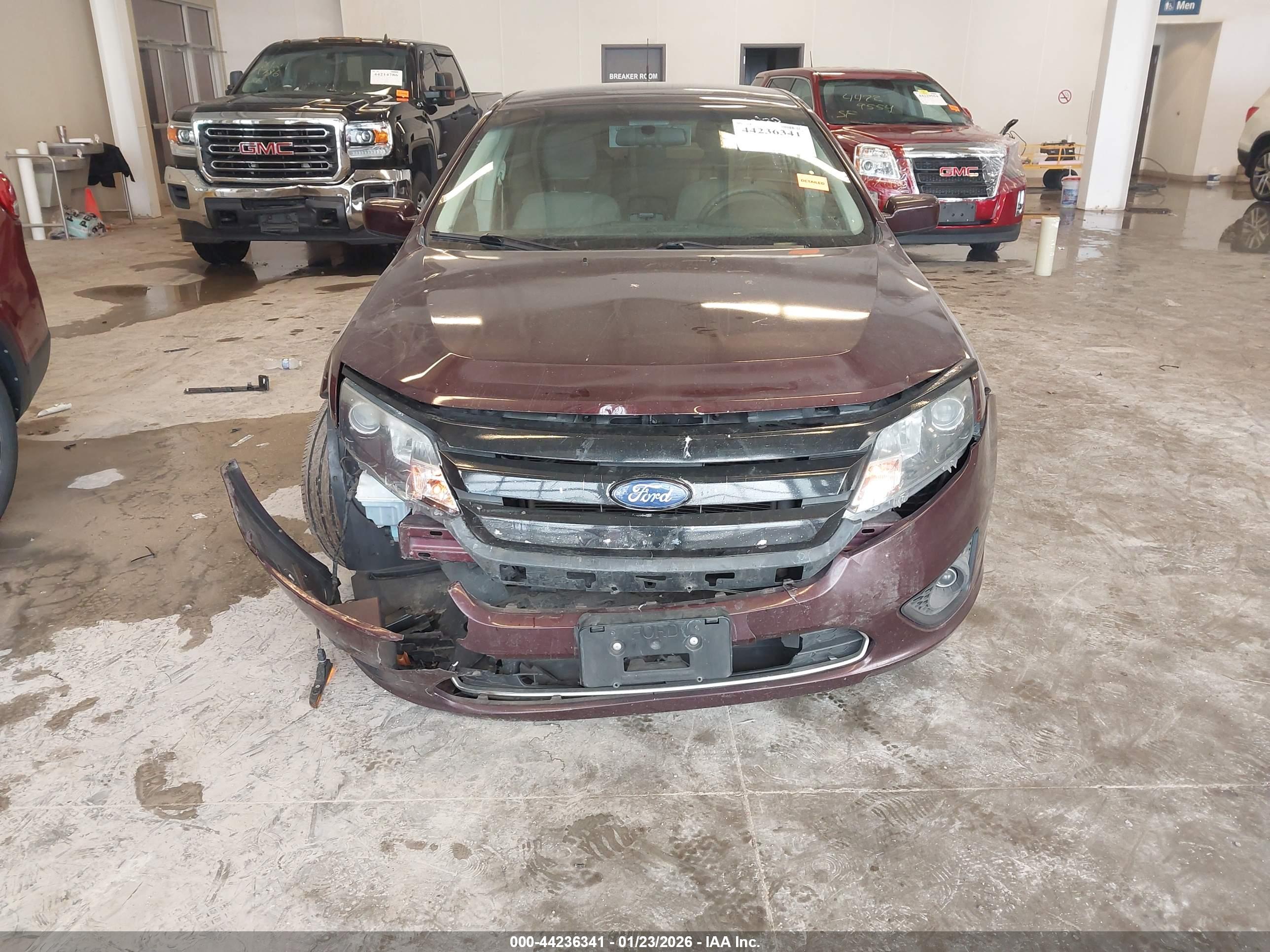 FORD FUSION image 6