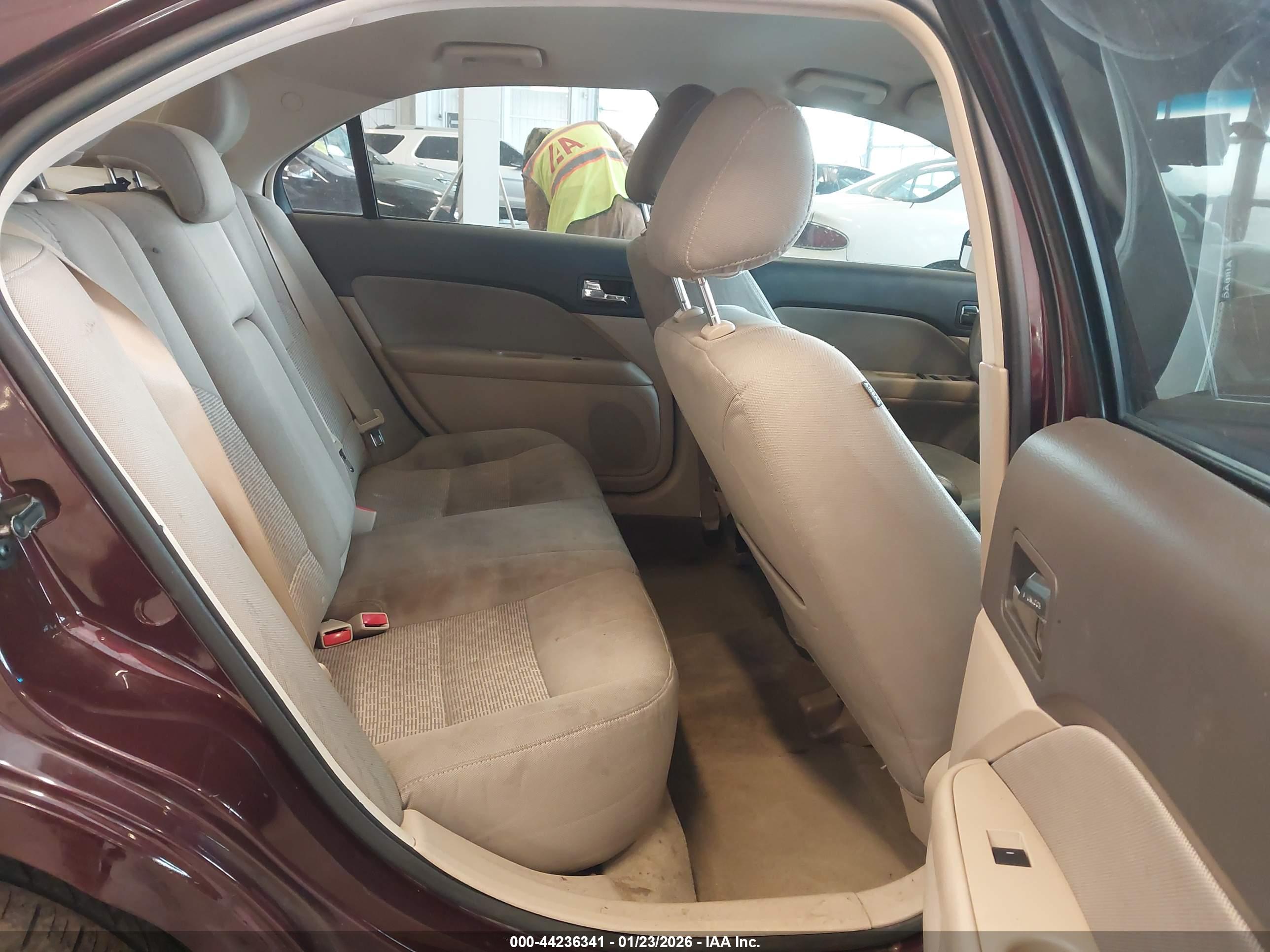FORD FUSION image 8