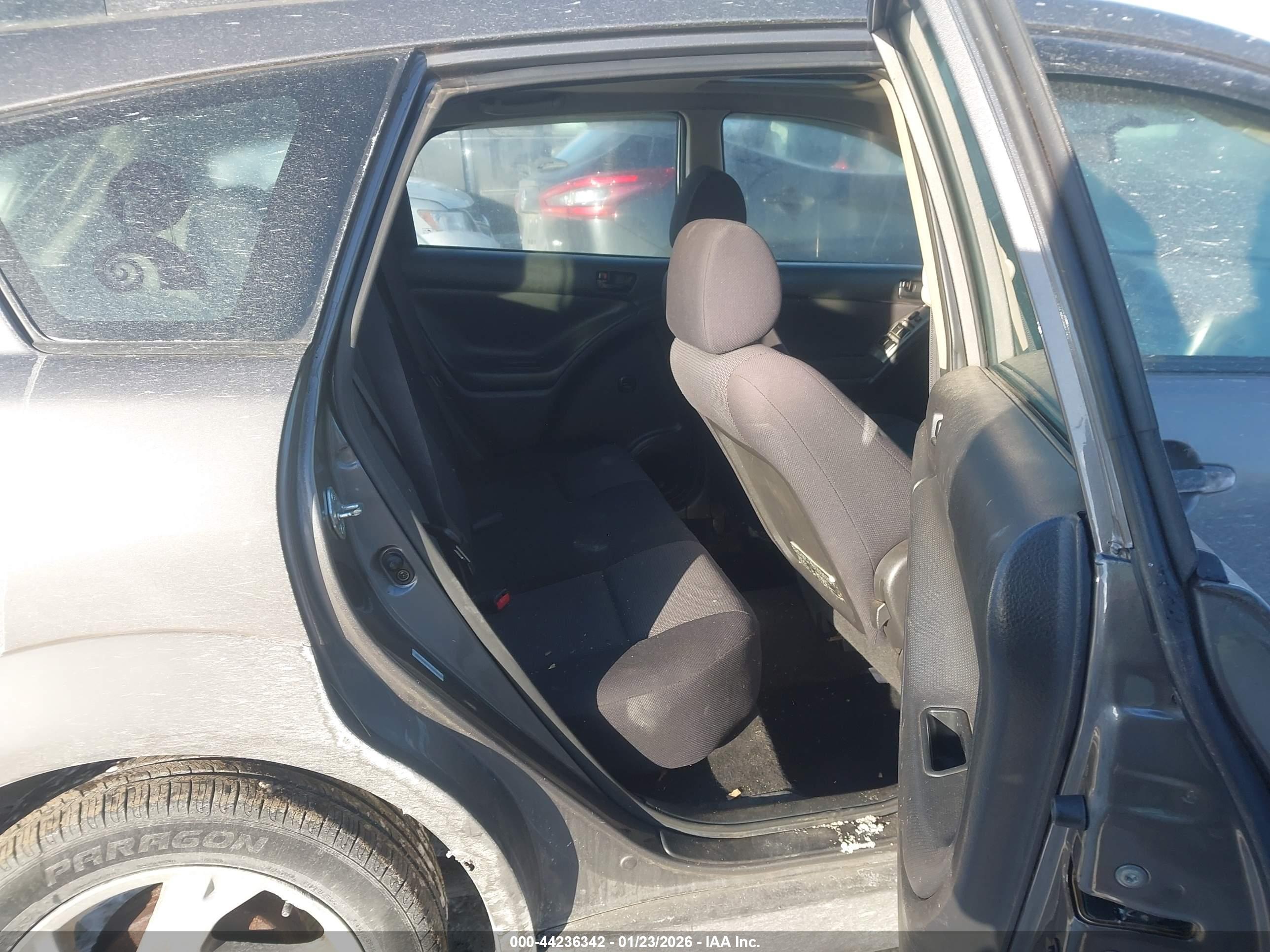 PONTIAC VIBE image 8