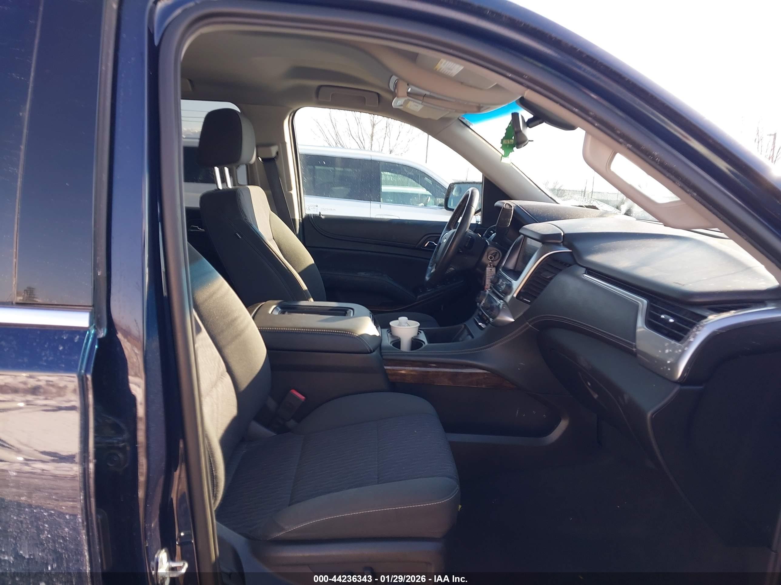 CHEVROLET SUBURBAN image 5