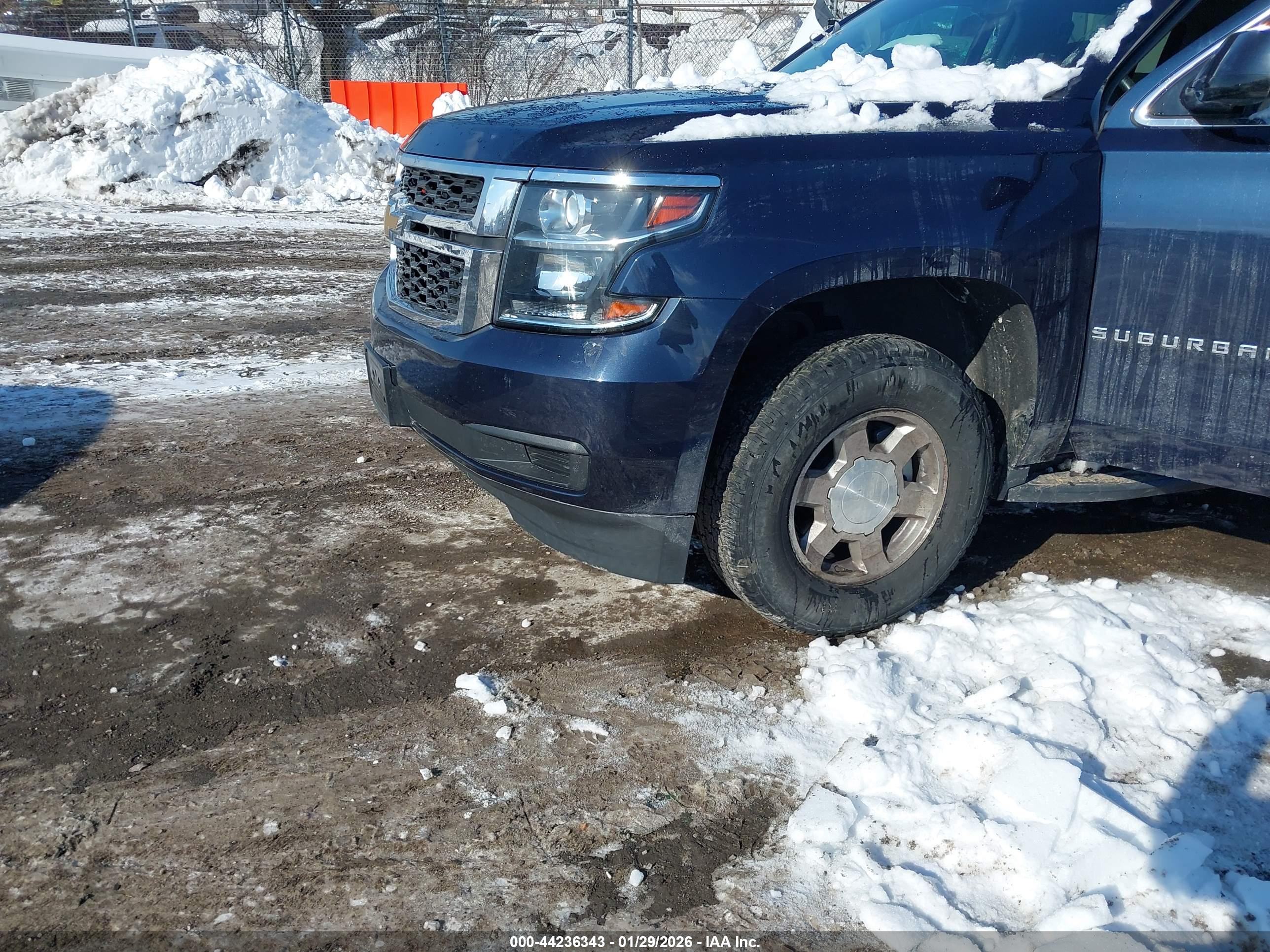 CHEVROLET SUBURBAN image 6