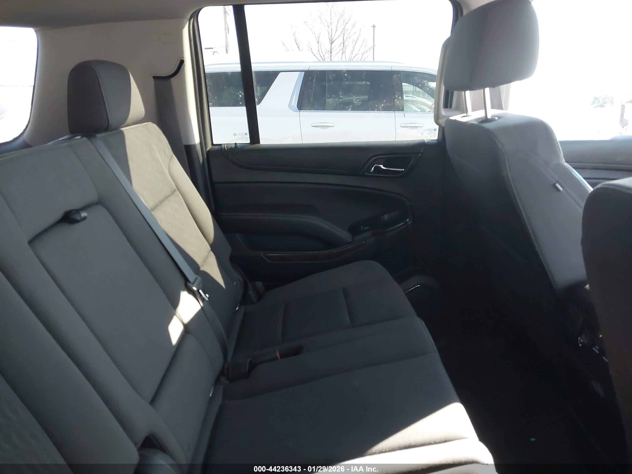 CHEVROLET SUBURBAN image 8