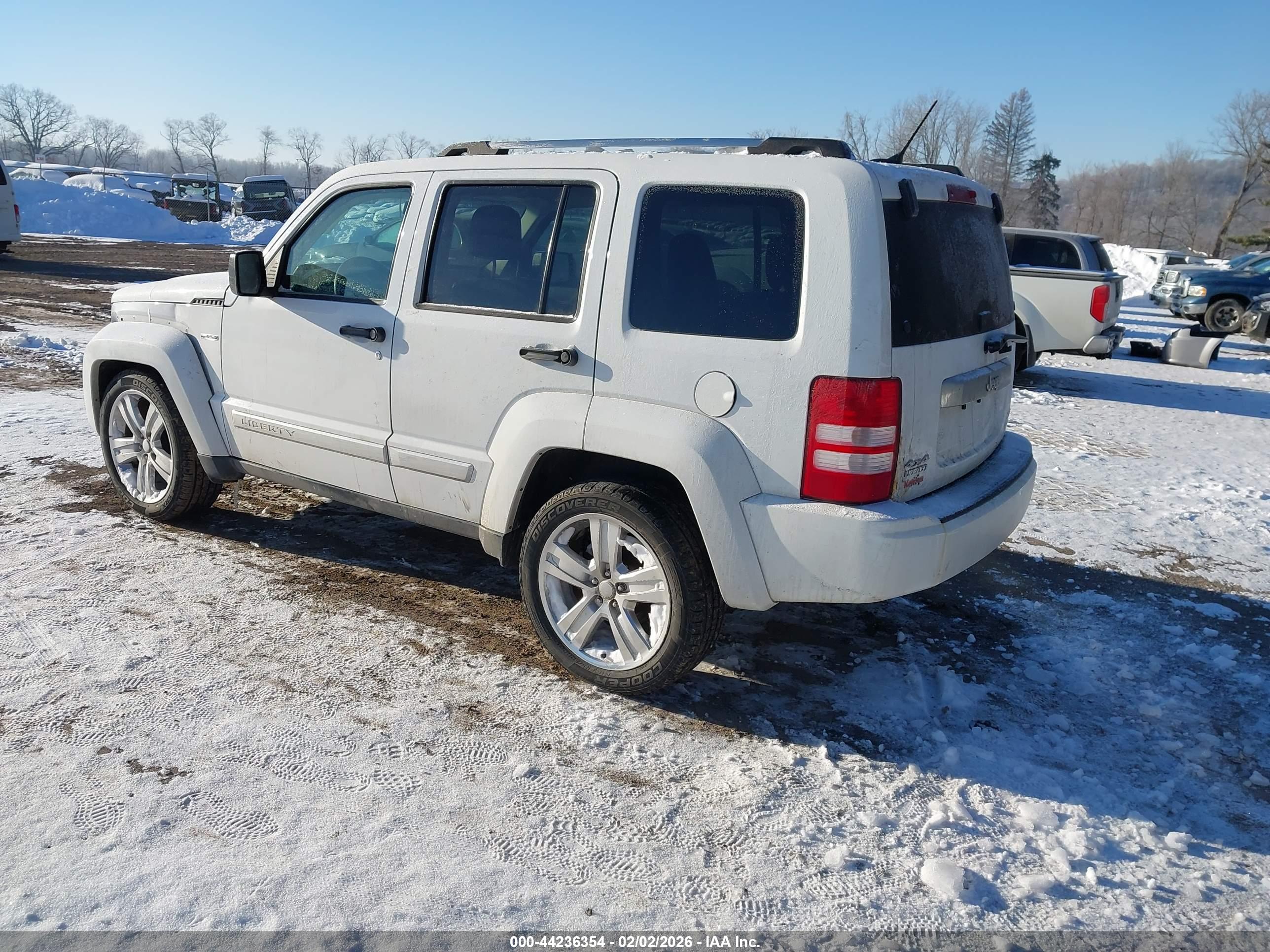 JEEP LIBERTY image 3