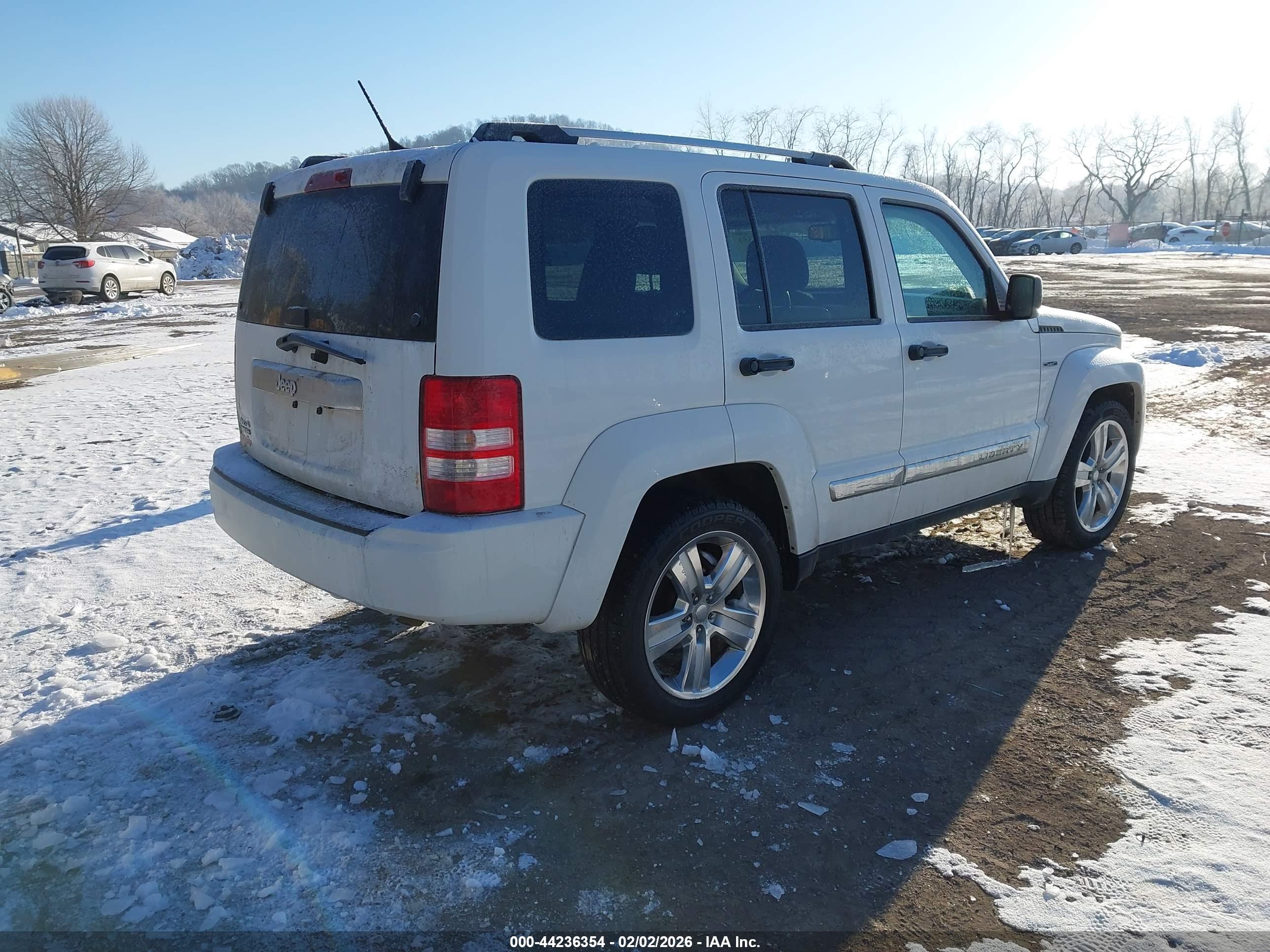 JEEP LIBERTY image 4