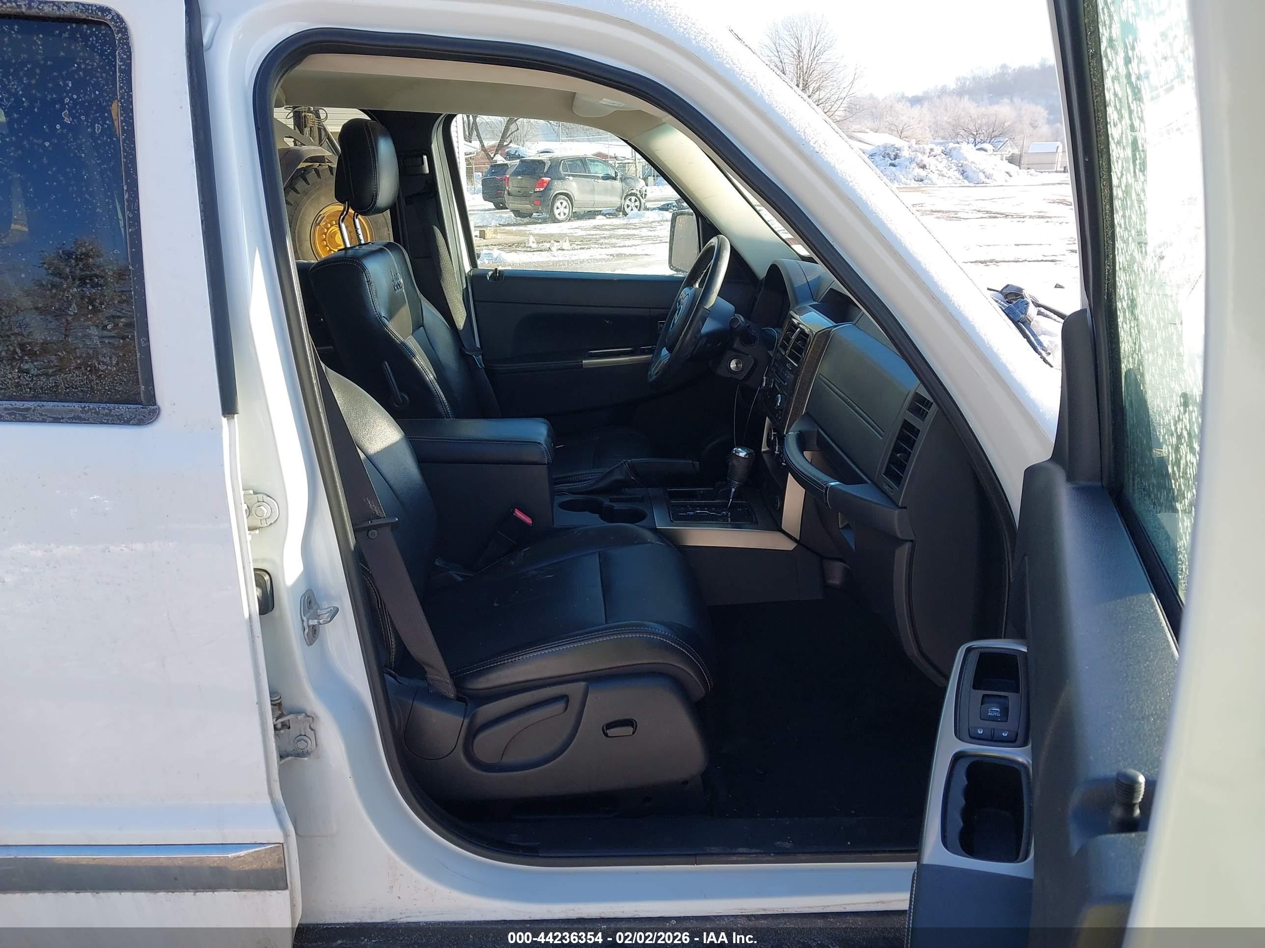 JEEP LIBERTY image 5