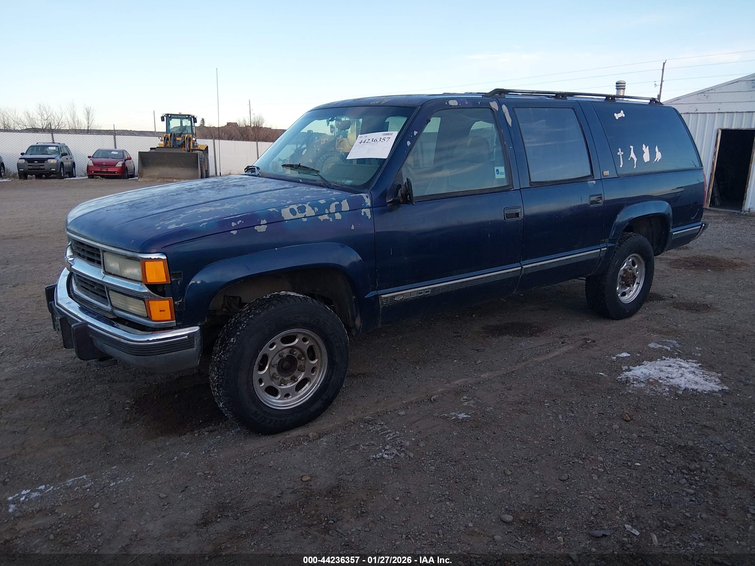 CHEVROLET SUBURBAN image 2