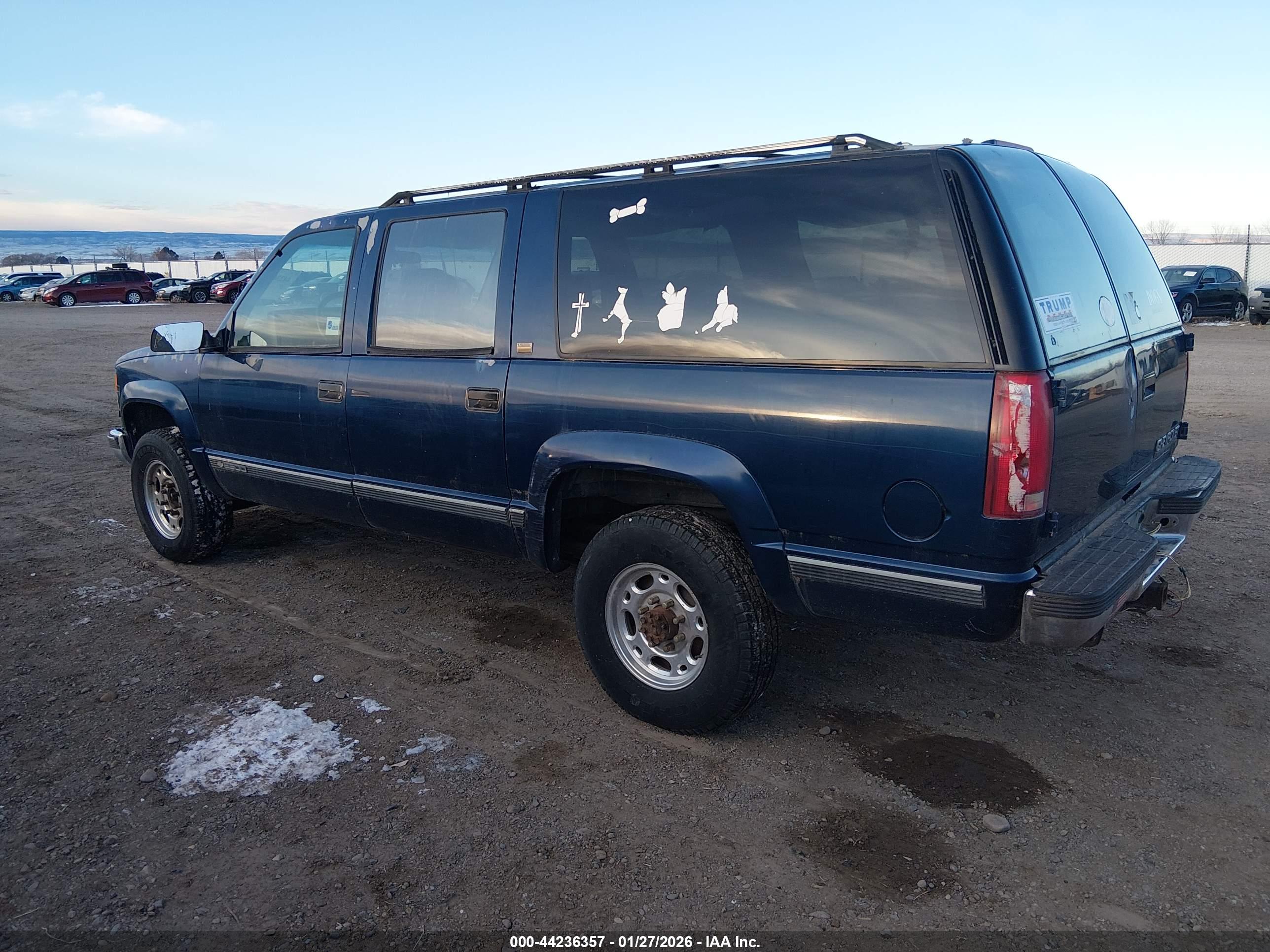CHEVROLET SUBURBAN image 3