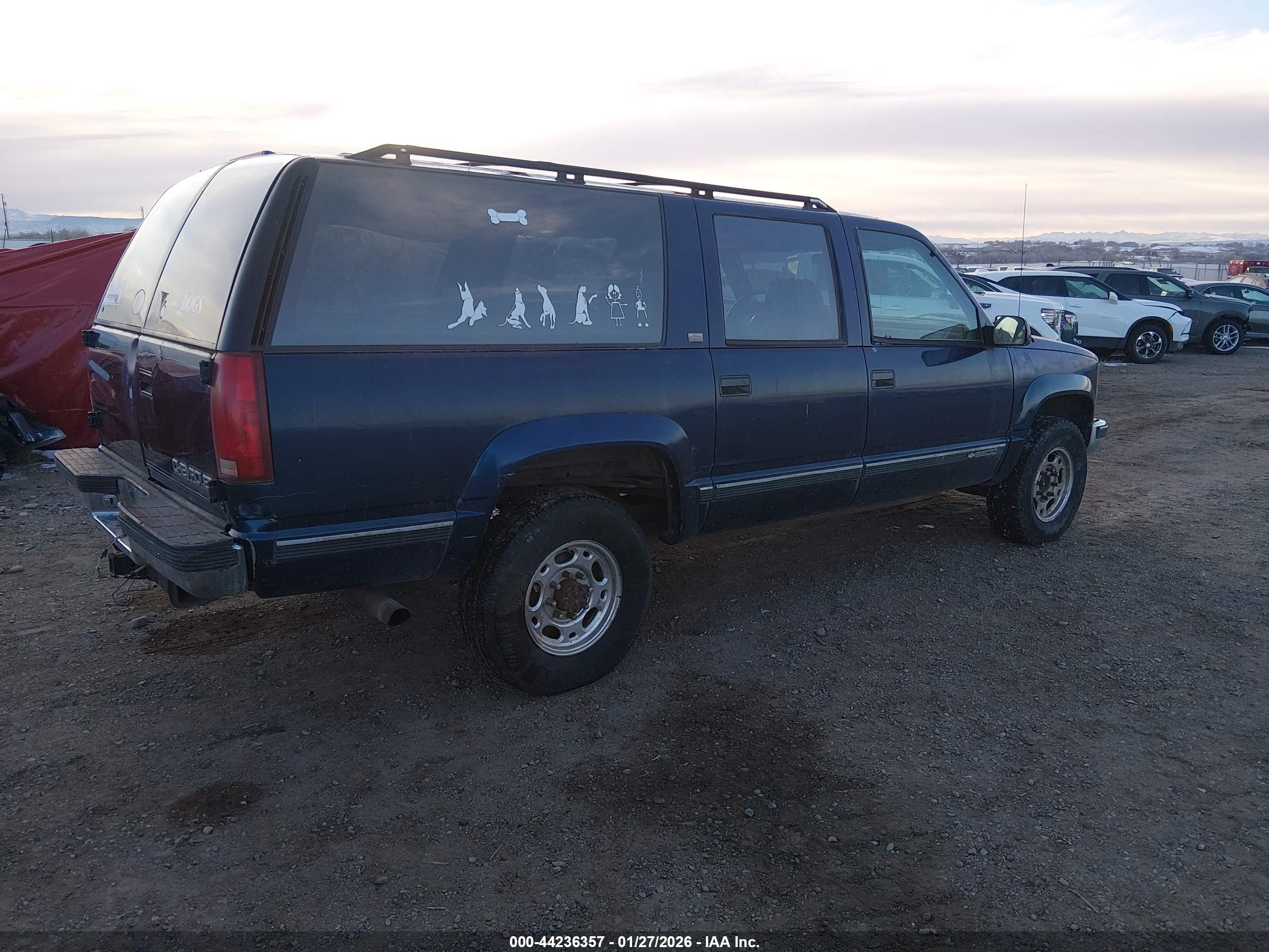 CHEVROLET SUBURBAN image 4