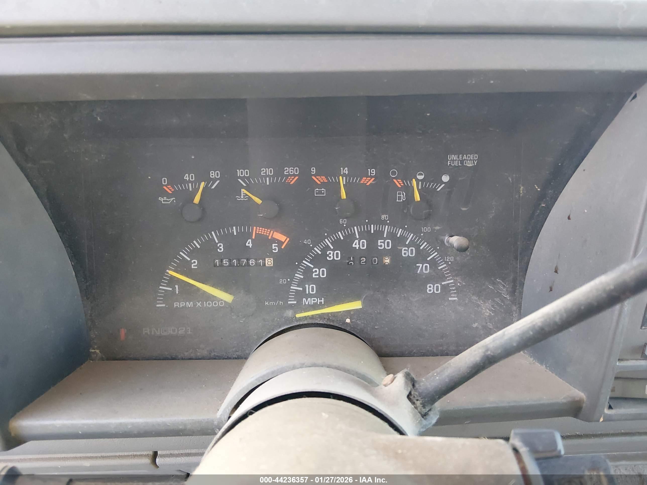 CHEVROLET SUBURBAN image 7