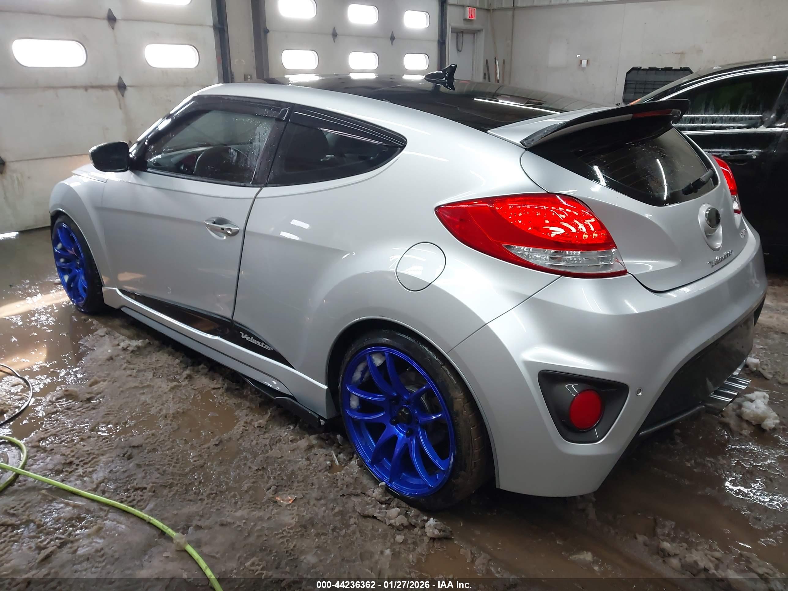 HYUNDAI VELOSTER image 3