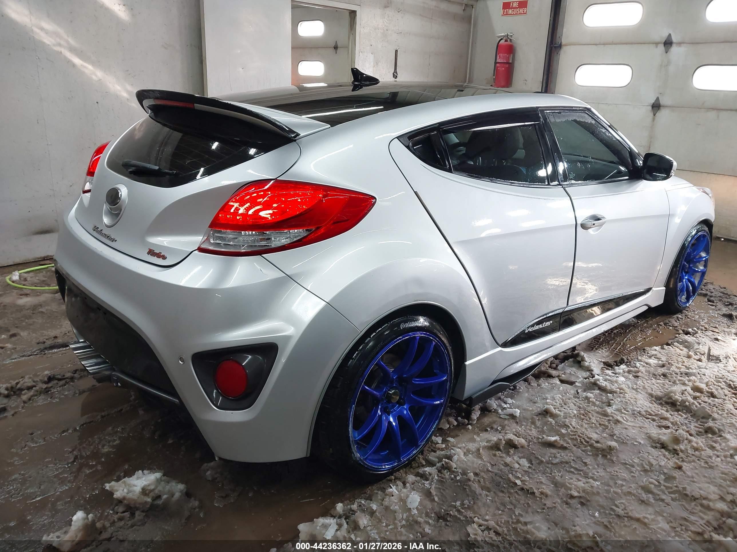 HYUNDAI VELOSTER image 4