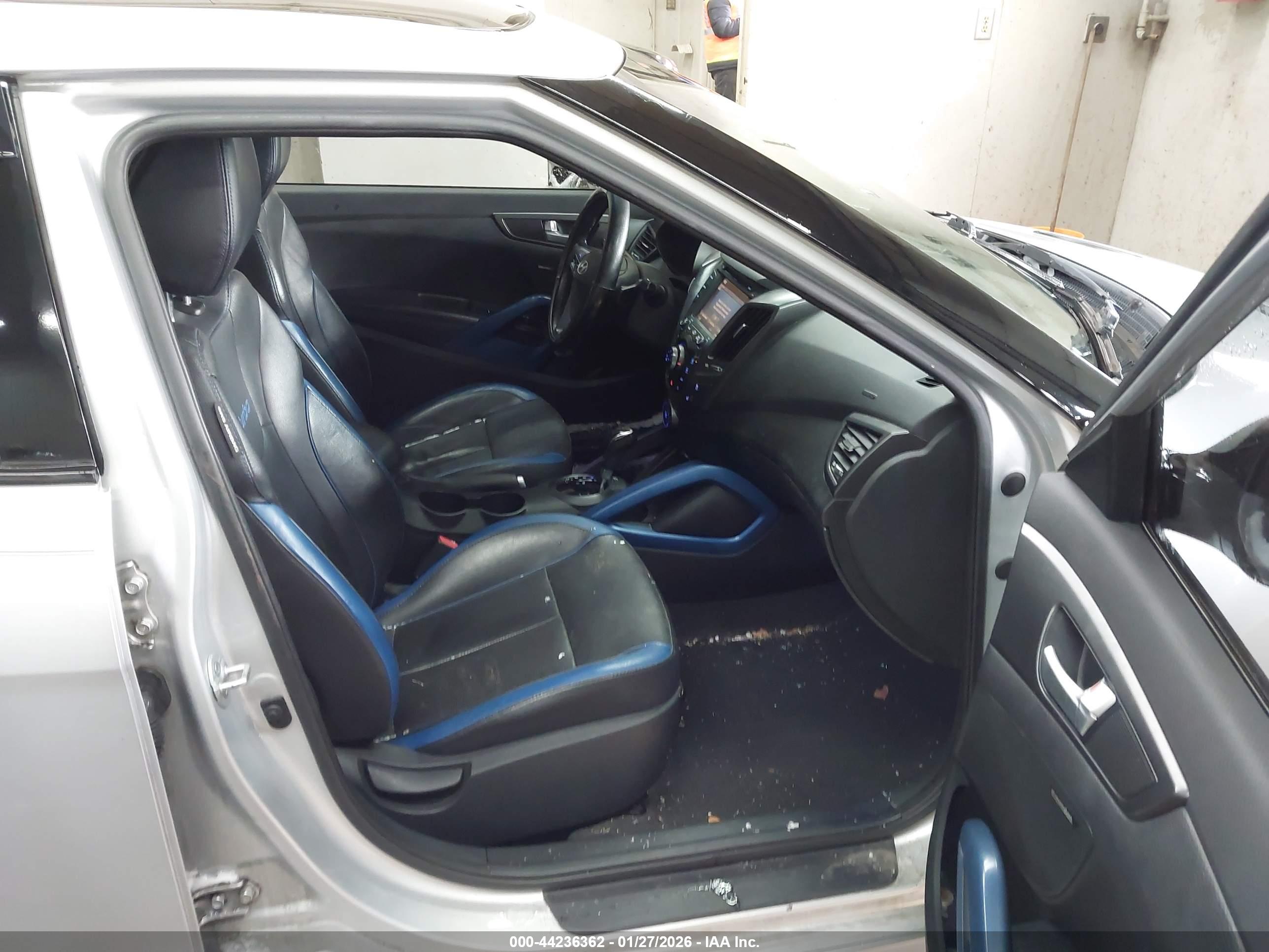 HYUNDAI VELOSTER image 5