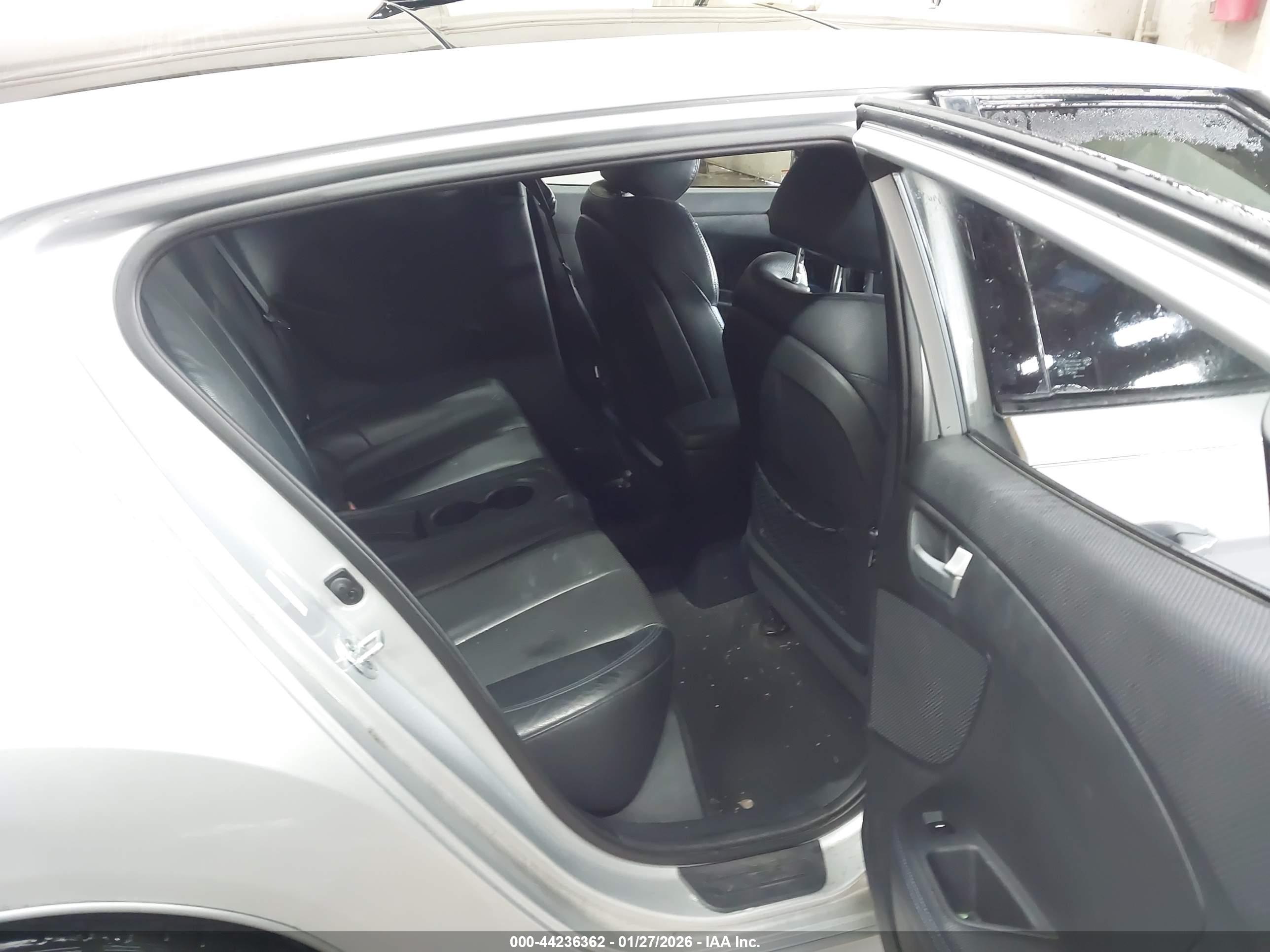 HYUNDAI VELOSTER image 8