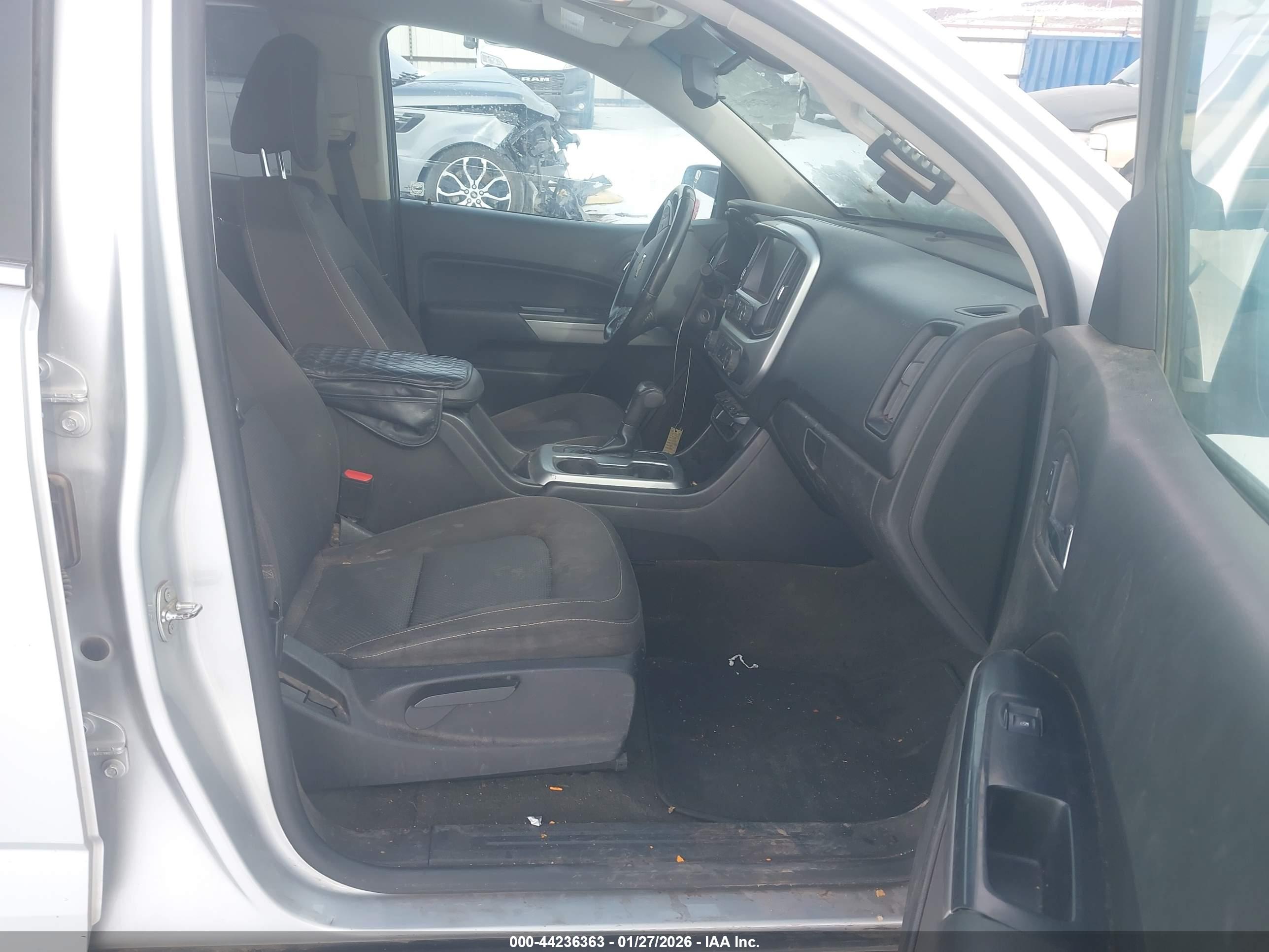 CHEVROLET COLORADO image 5