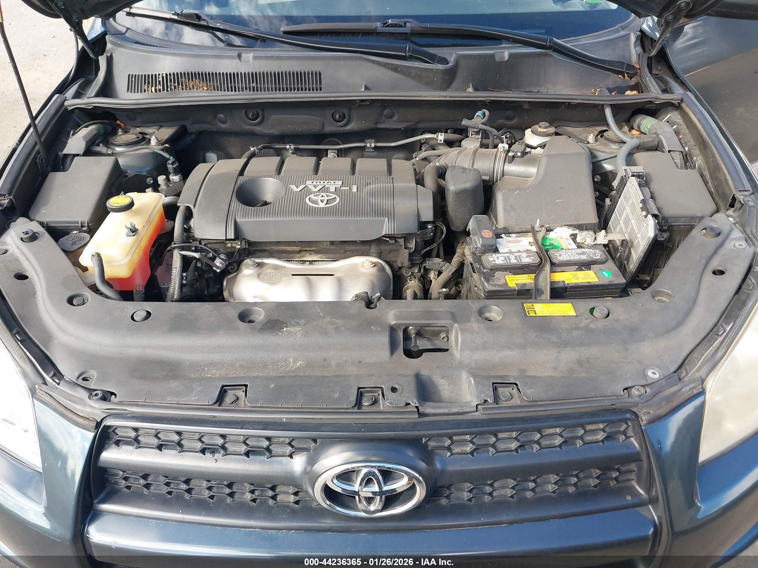 TOYOTA RAV4 image 10