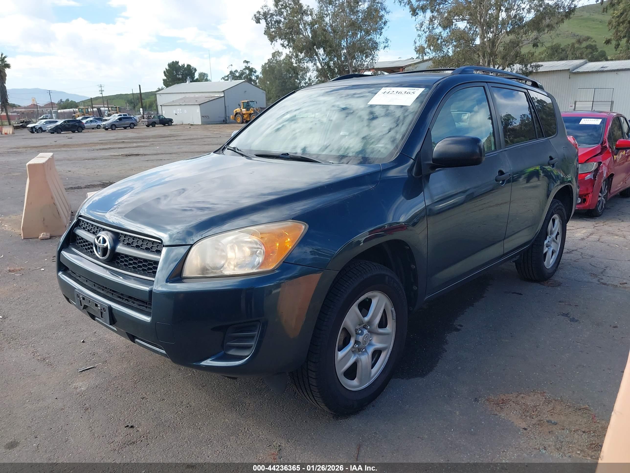 TOYOTA RAV4 image 2