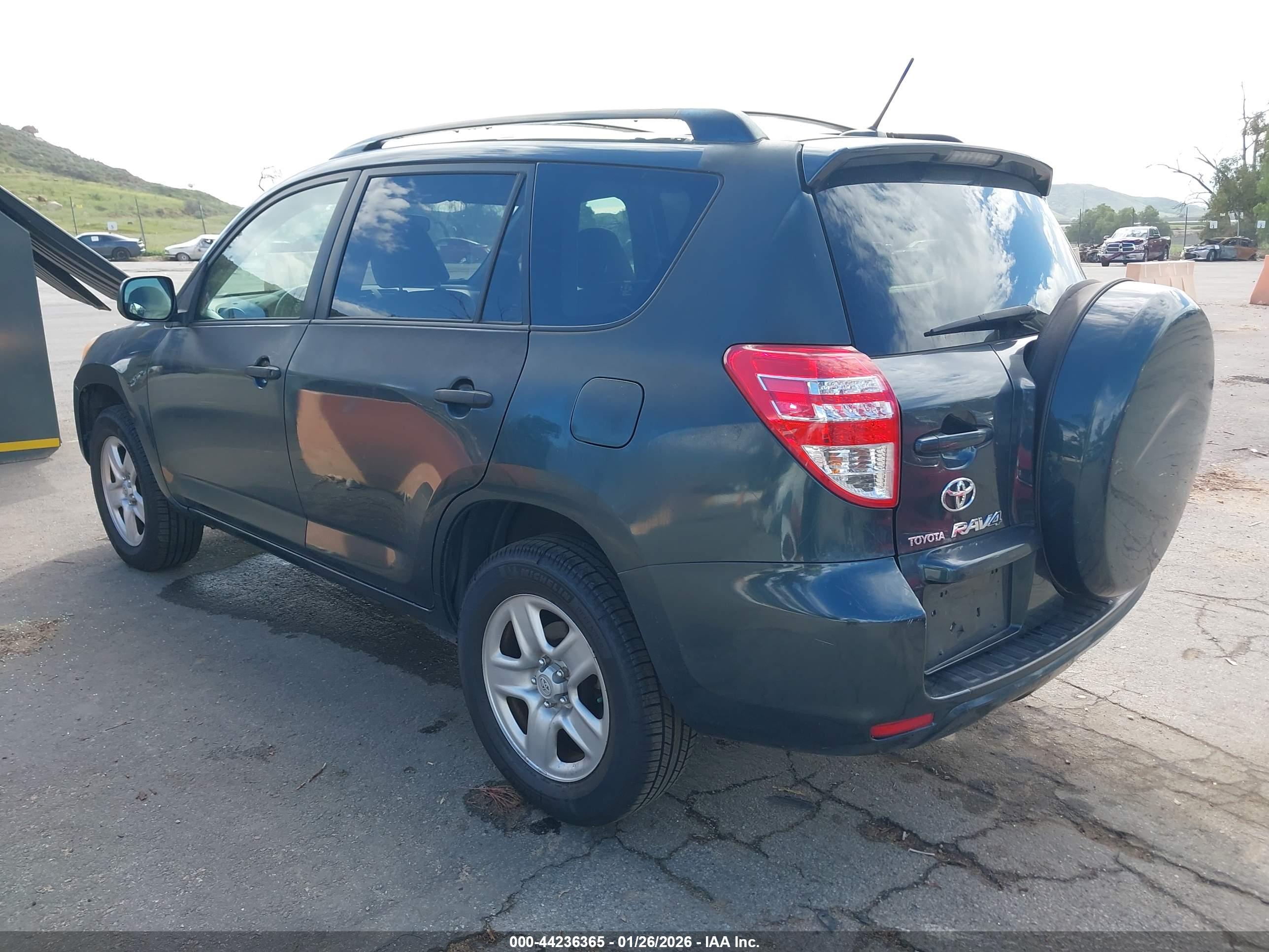 TOYOTA RAV4 image 3