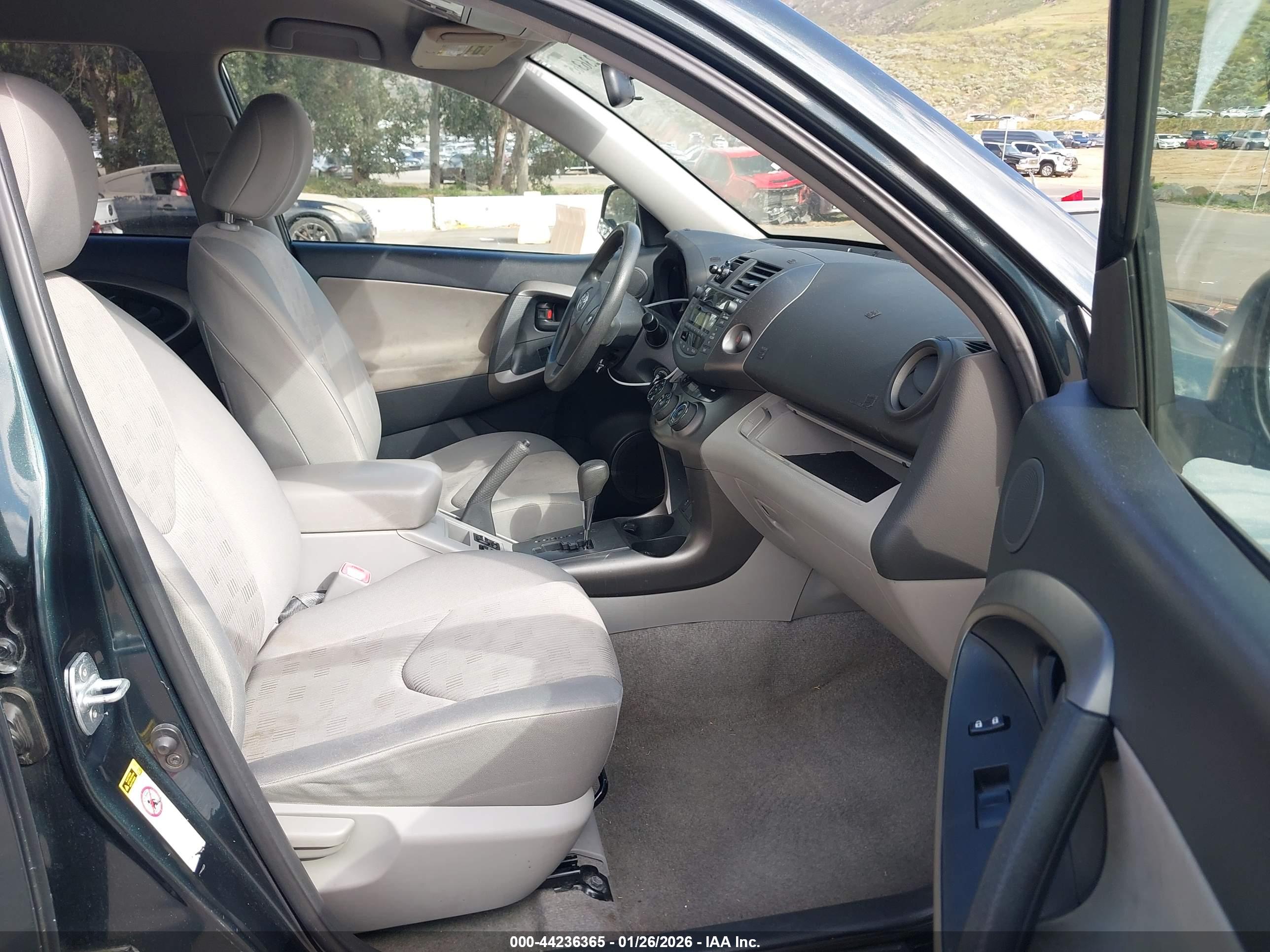 TOYOTA RAV4 image 5