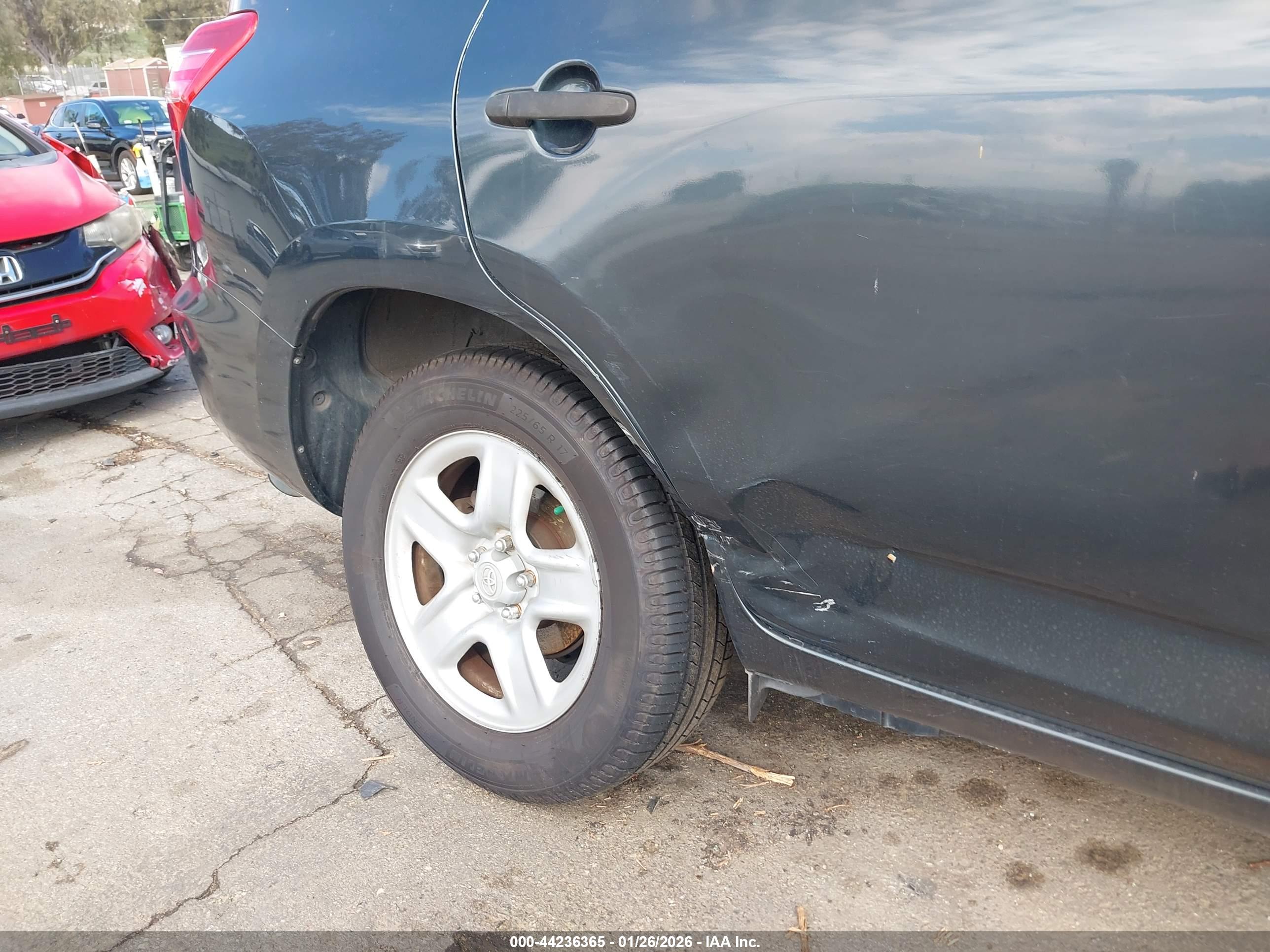 TOYOTA RAV4 image 6