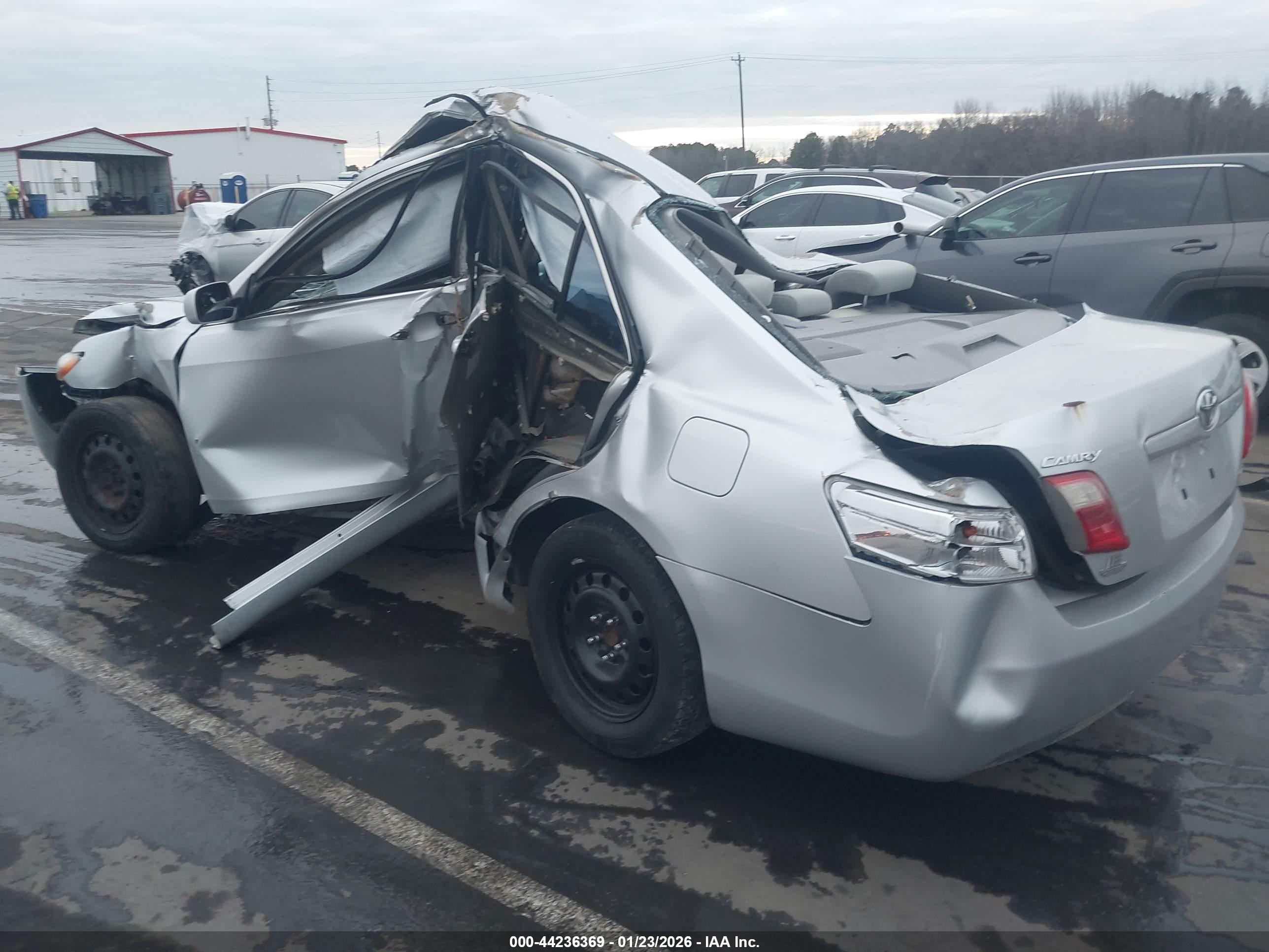 TOYOTA CAMRY image 3