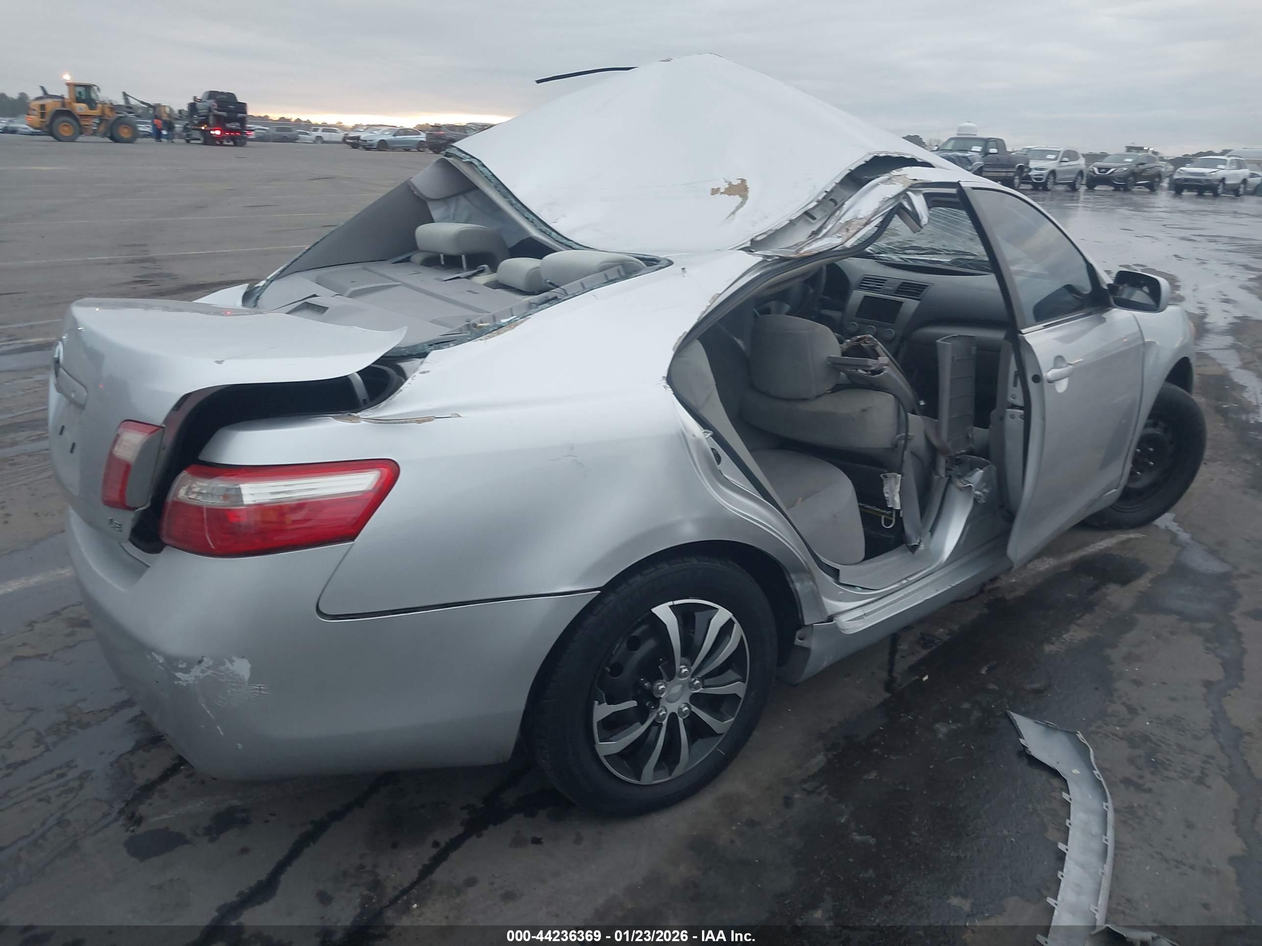 TOYOTA CAMRY image 4
