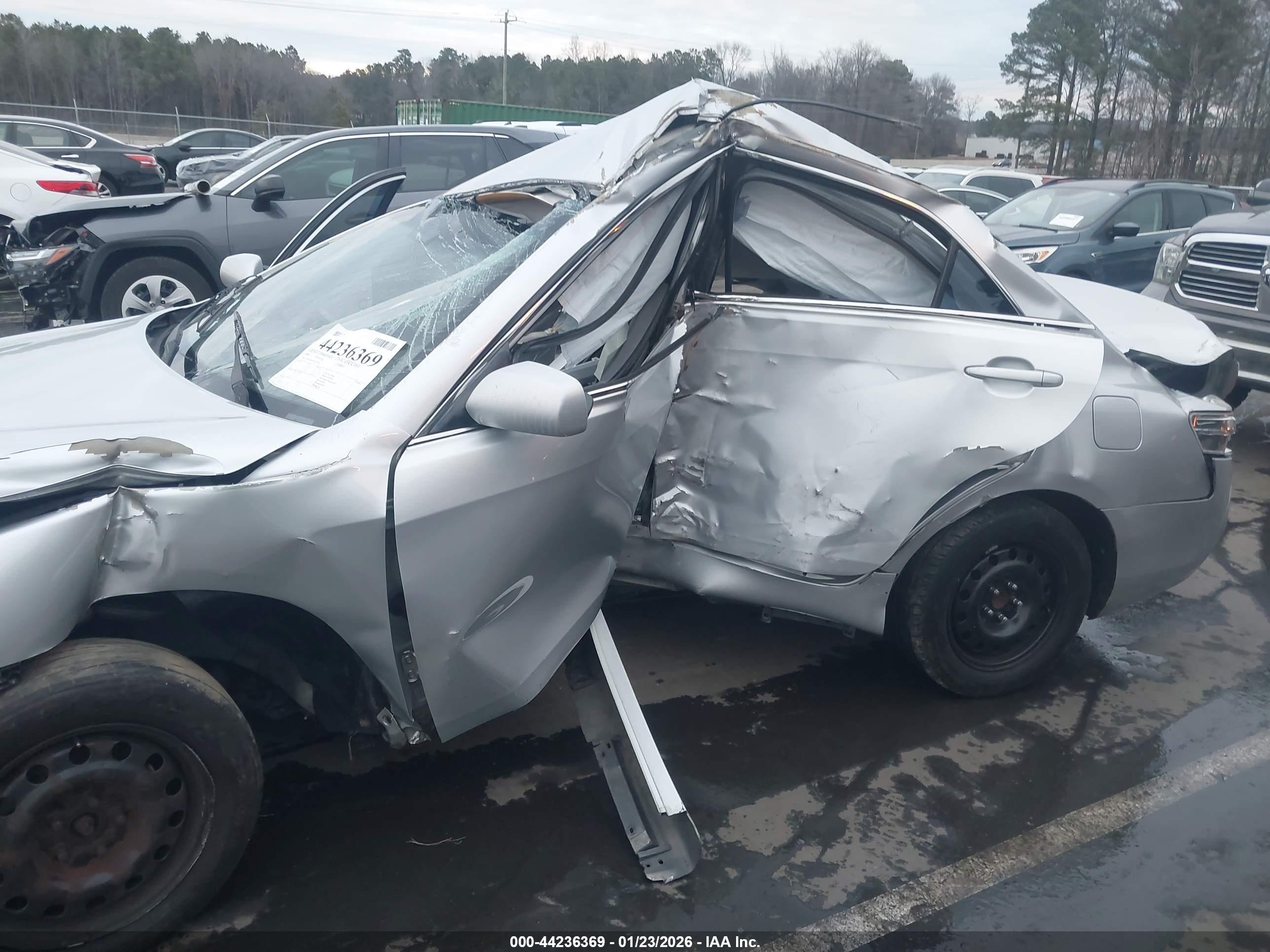 TOYOTA CAMRY image 6