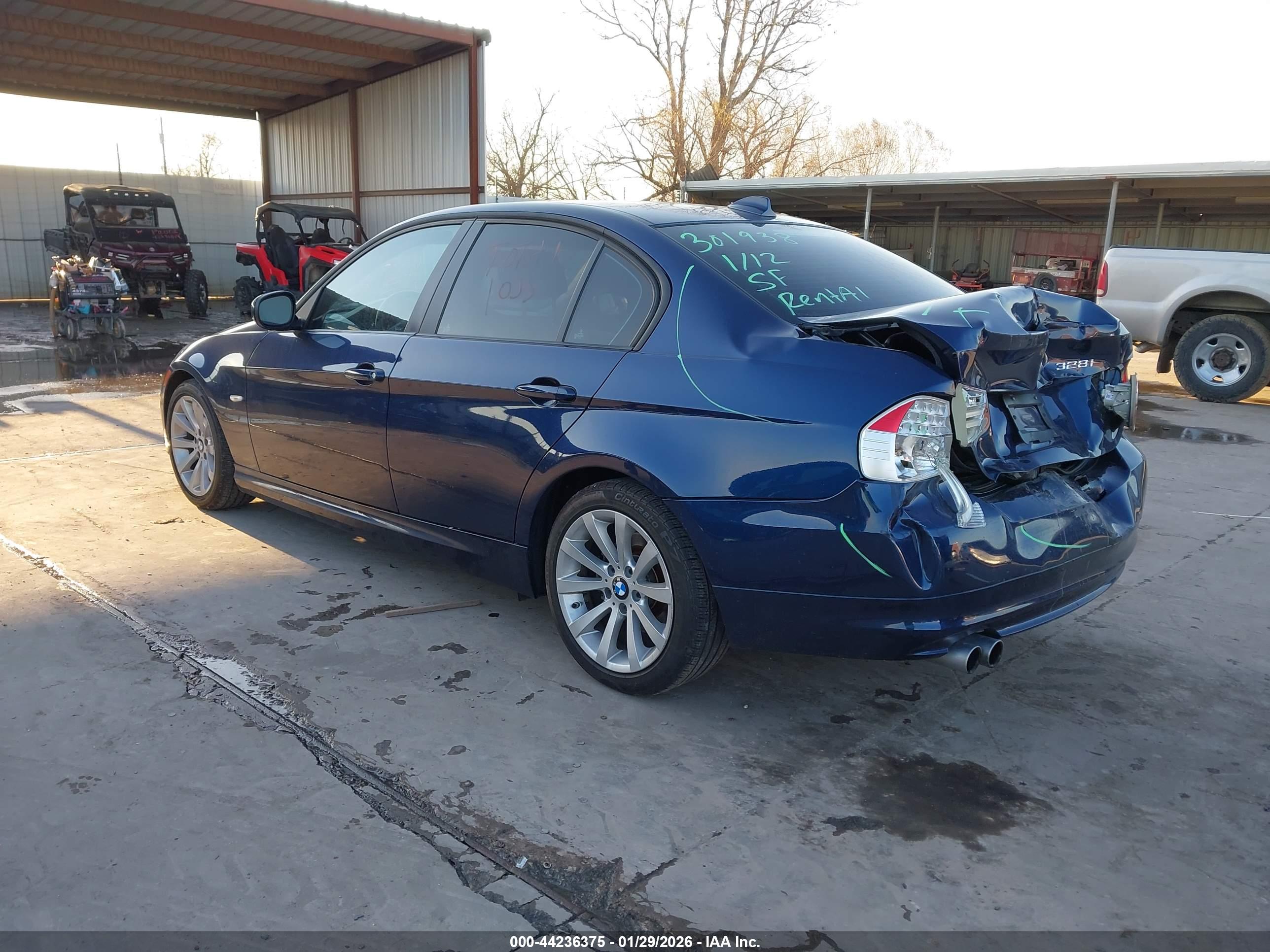BMW 328I image 3
