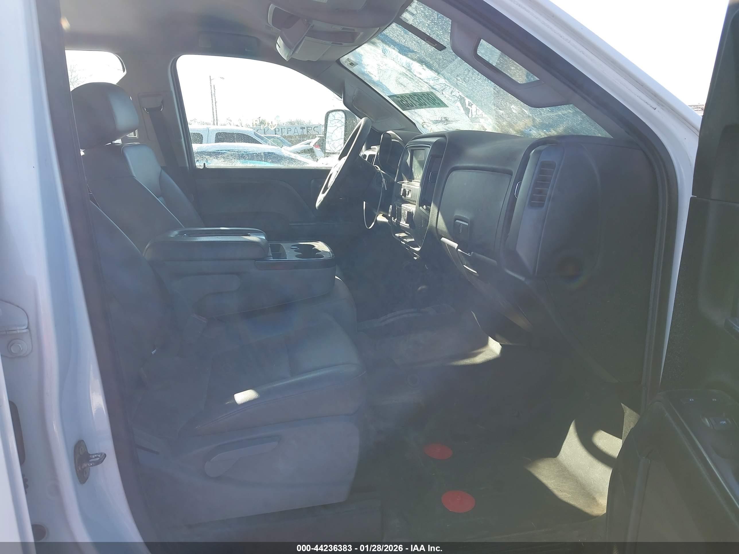 CHEVROLET SILVERADO image 5