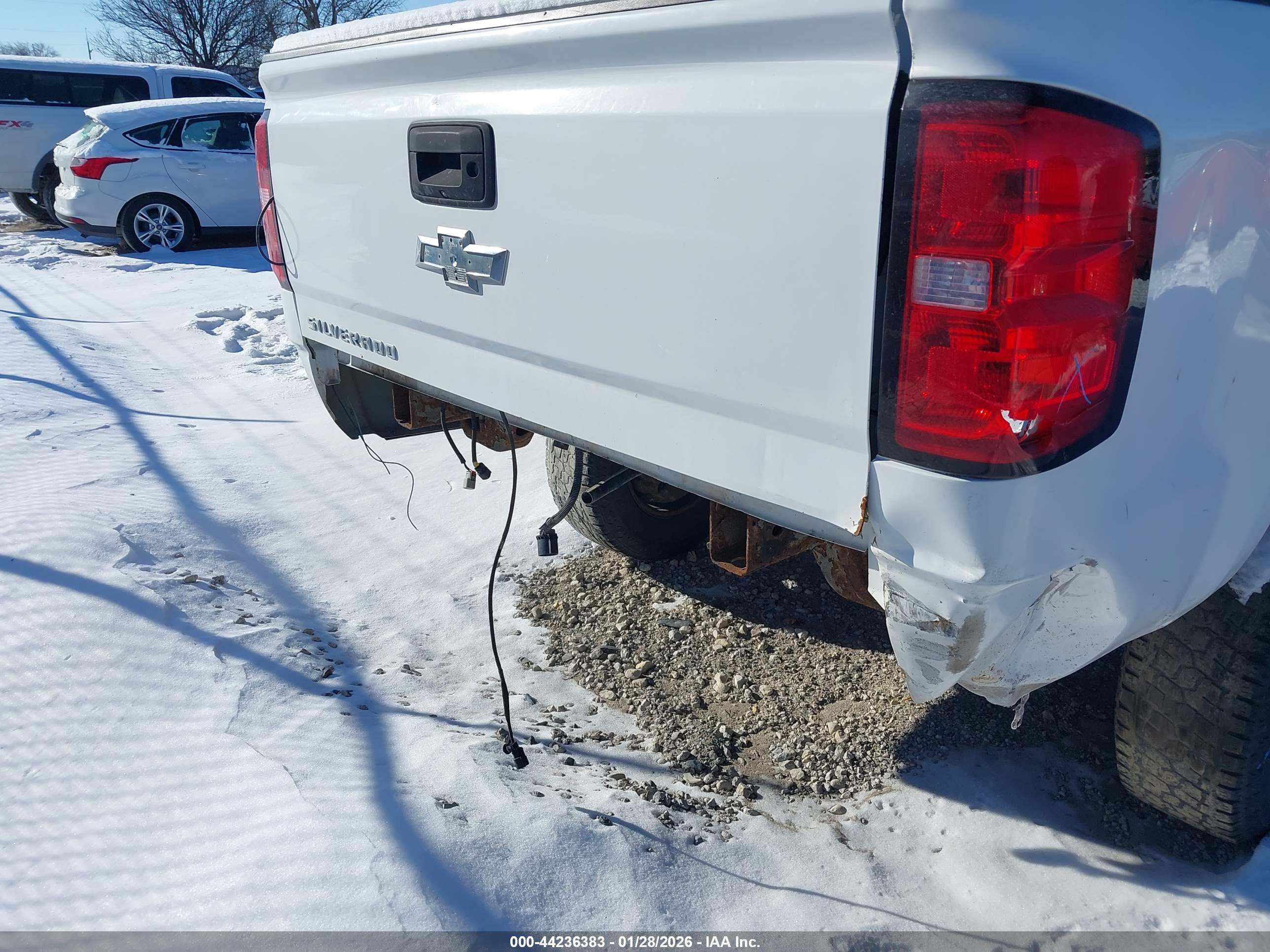 CHEVROLET SILVERADO image 6