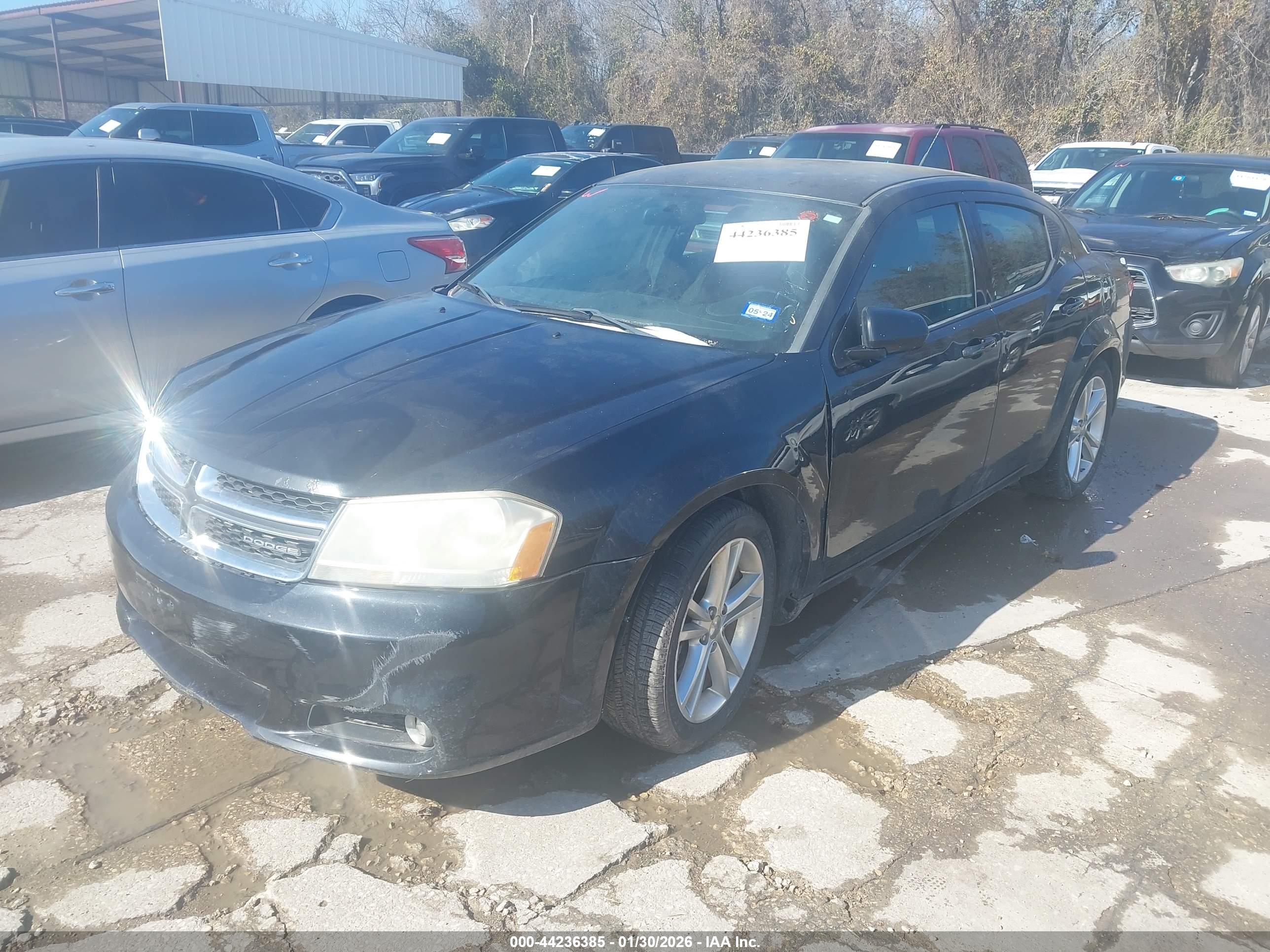 DODGE AVENGER image 2