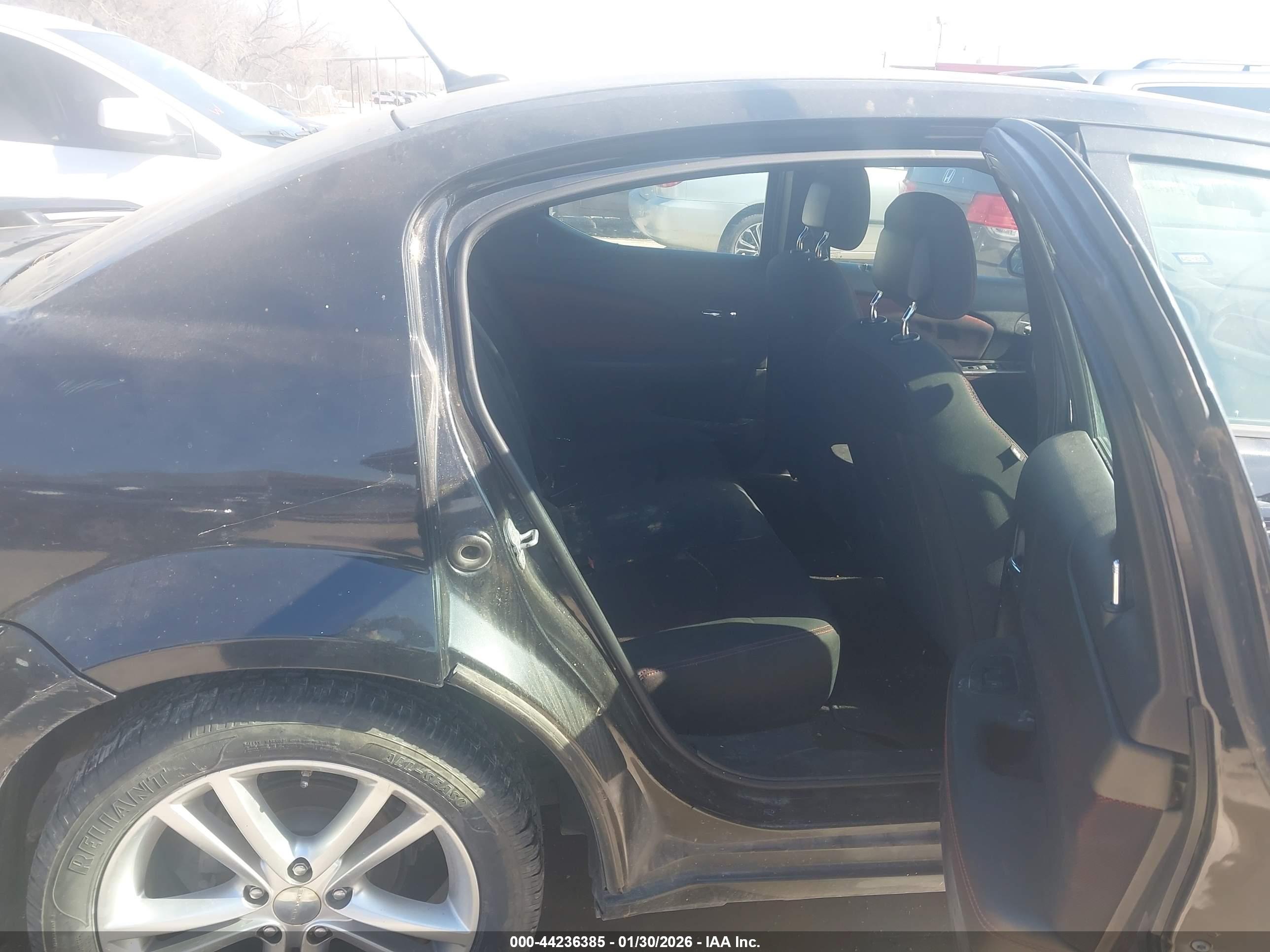 DODGE AVENGER image 8