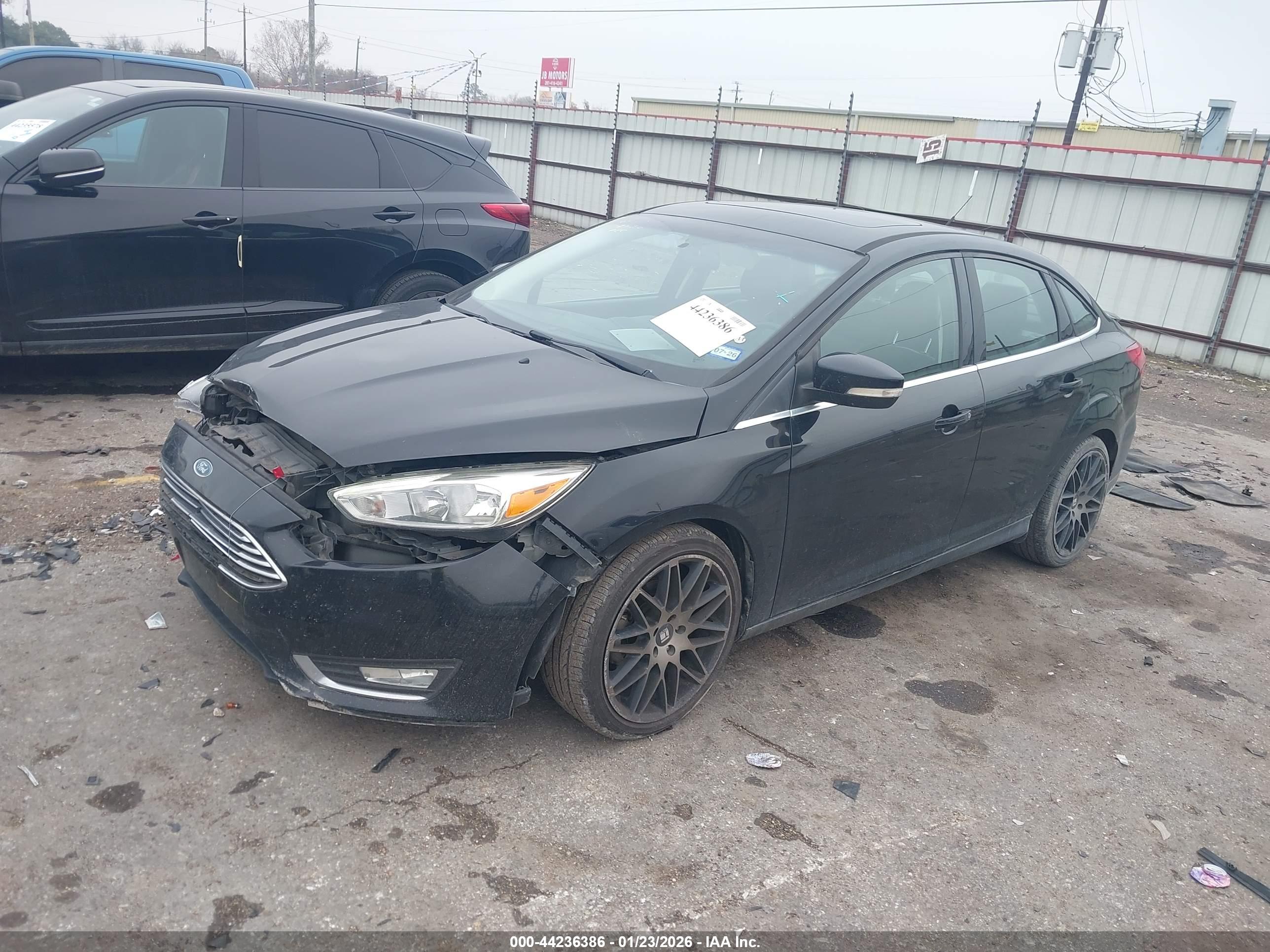 FORD FOCUS image 2
