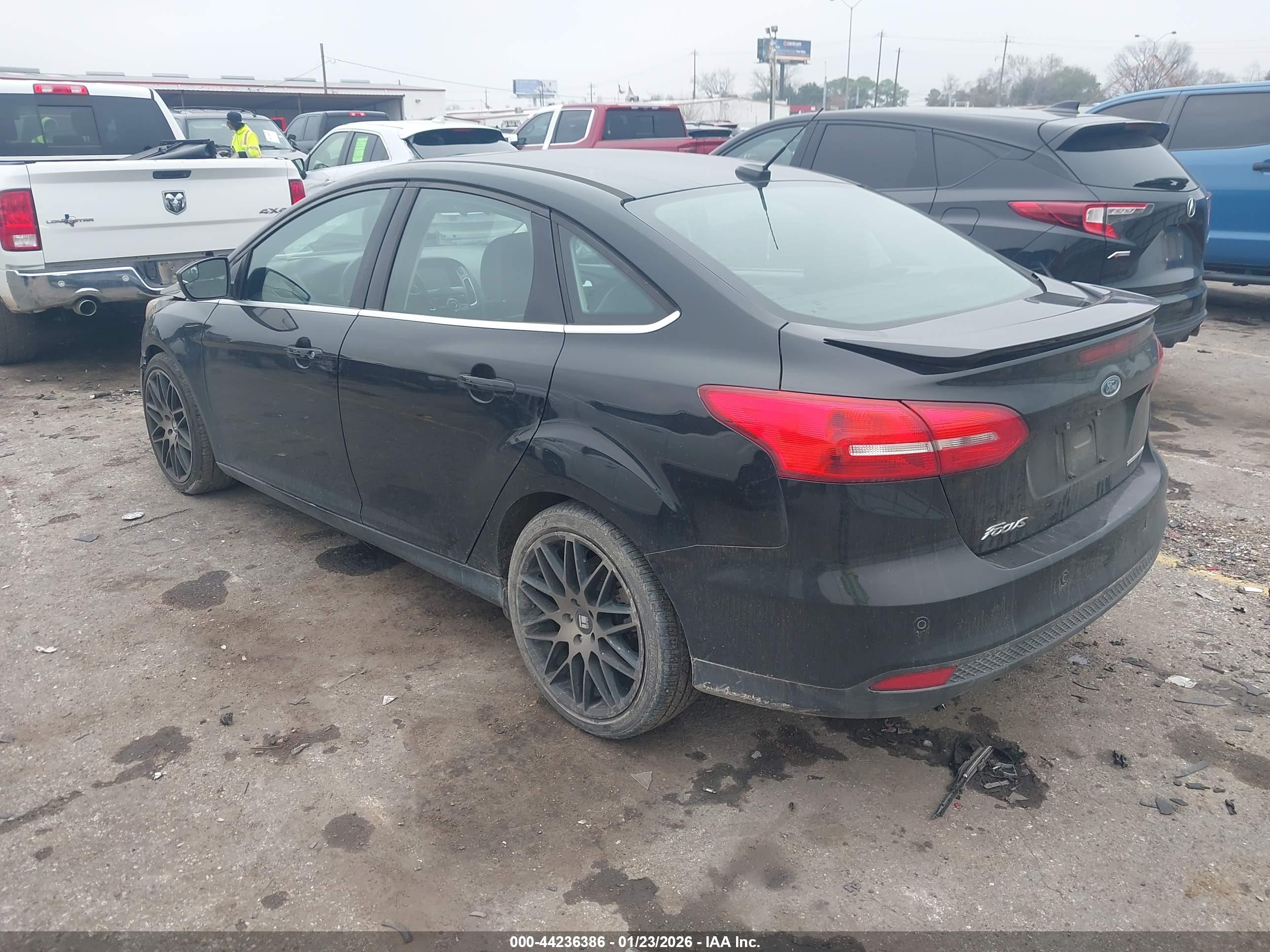 FORD FOCUS image 3