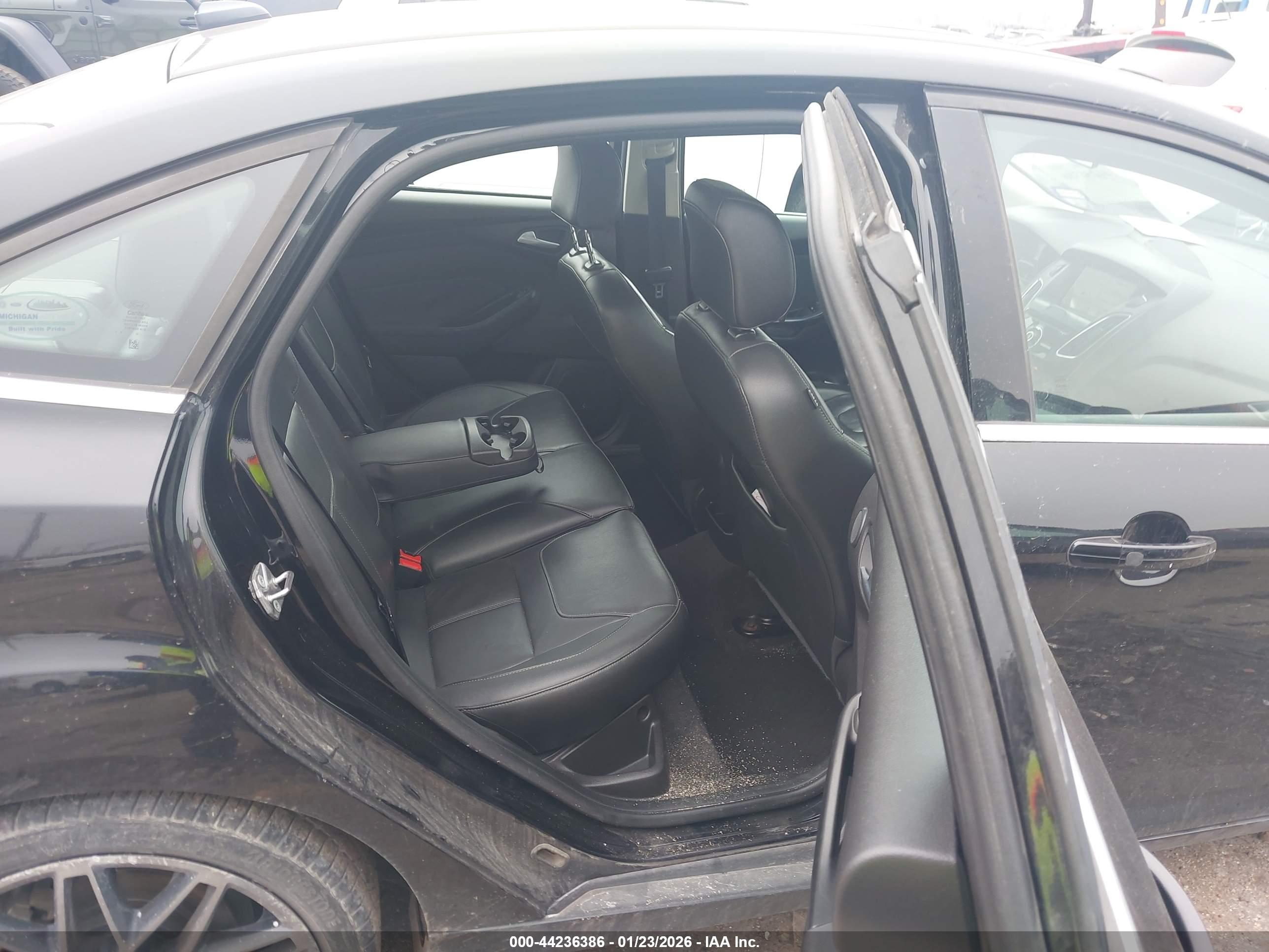 FORD FOCUS image 8