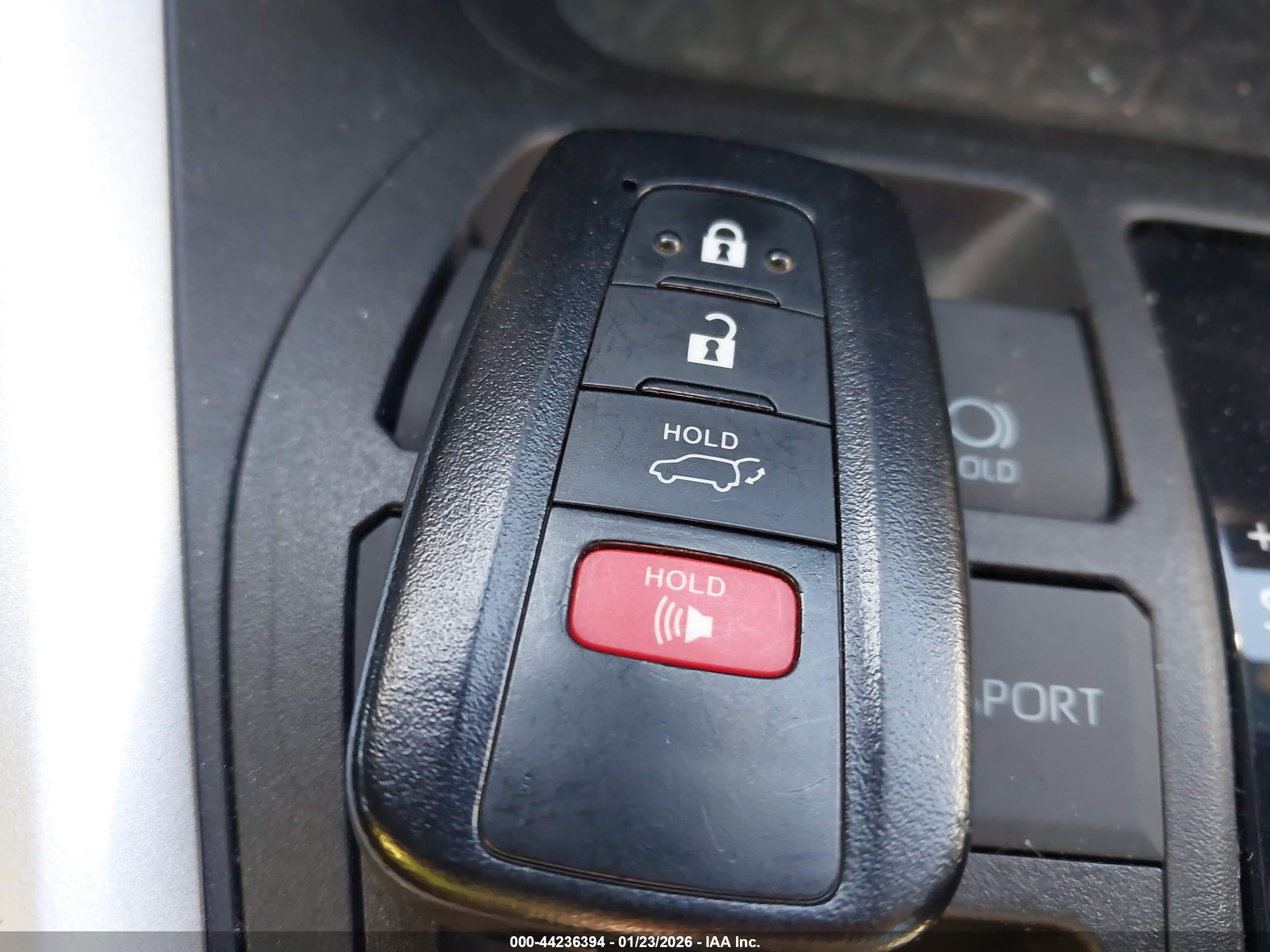 TOYOTA RAV4 image 11